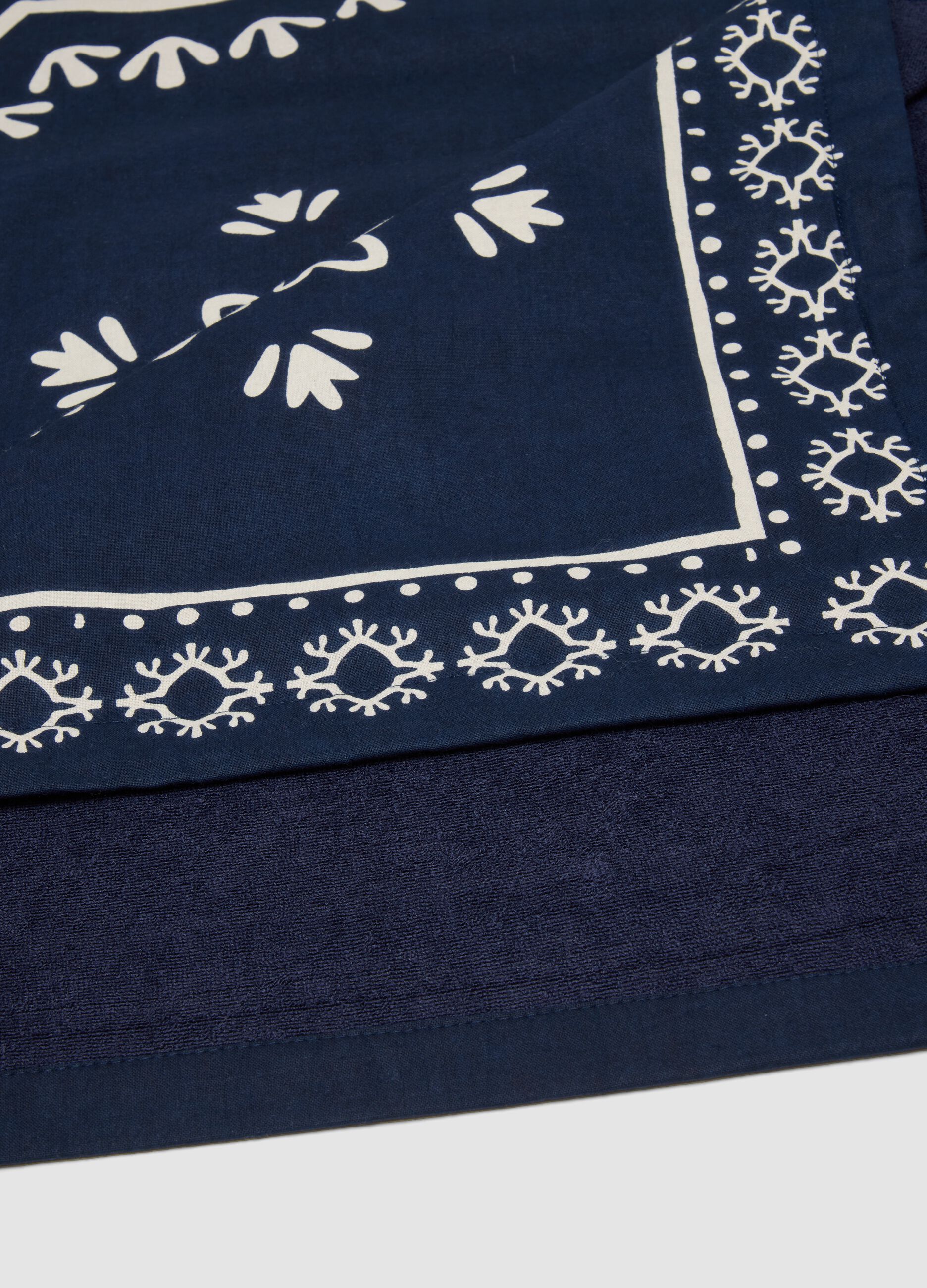 Blue pure cotton beach towel with decorative print