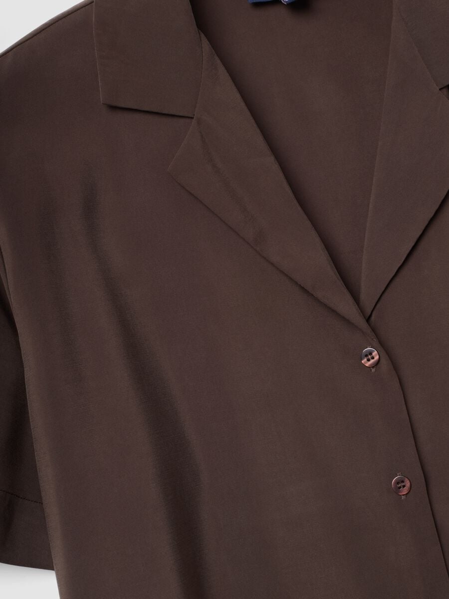 Camicia over fit marrone in misto viscosa a maniche corte_6
