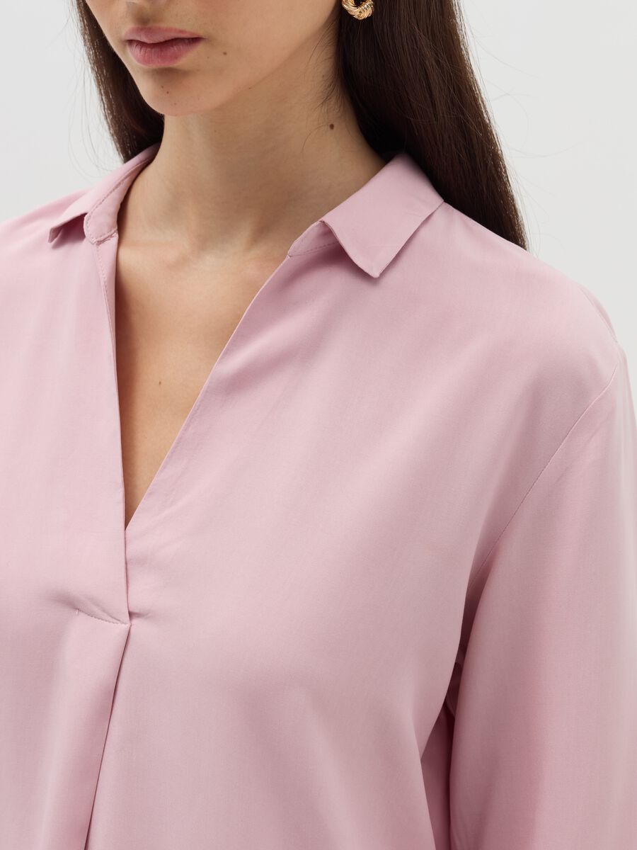 Blusa con scollo a polo maniche lunghe_3