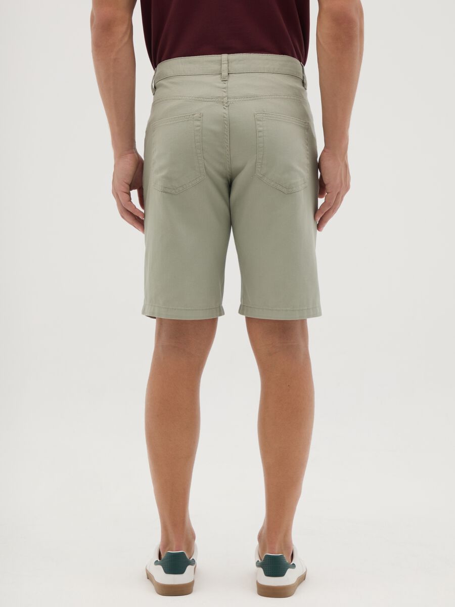 Bermuda da uomo in puro cotone verde regular fit_3
