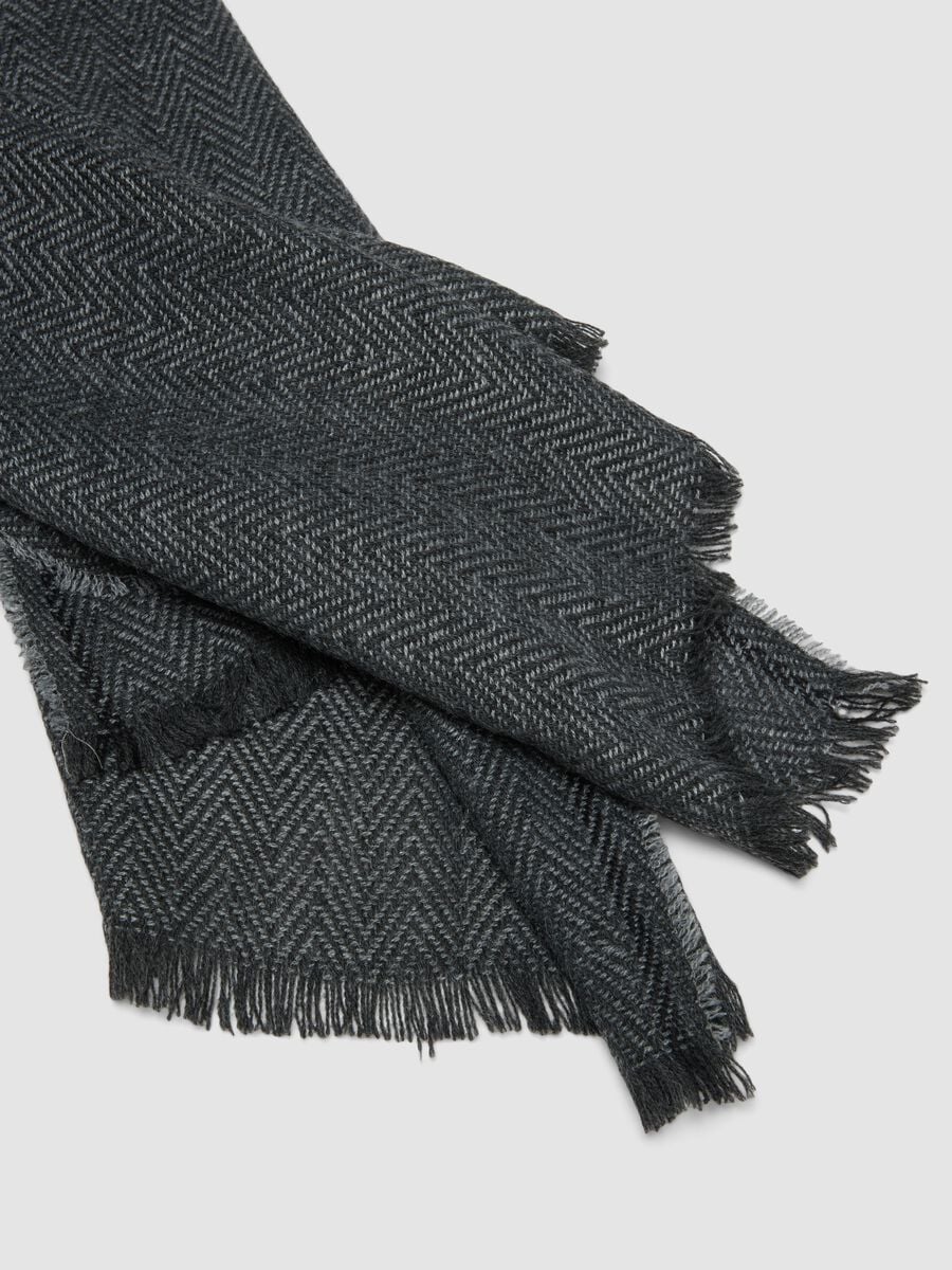 Grey herringbone scarf with fringed ends_2