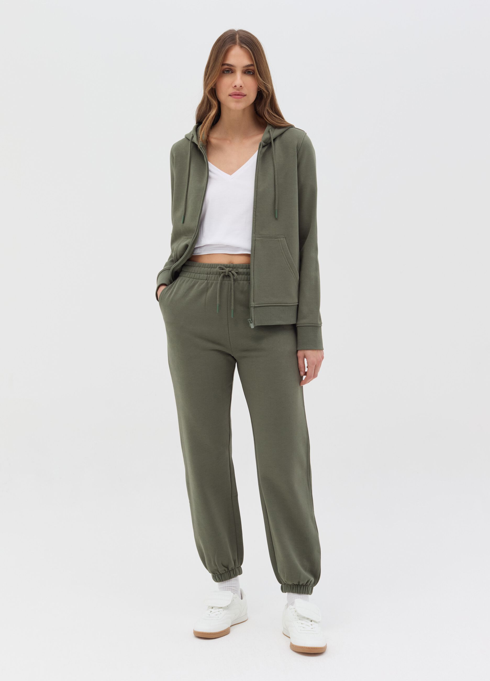Essential full-zip sweatshirt with hood