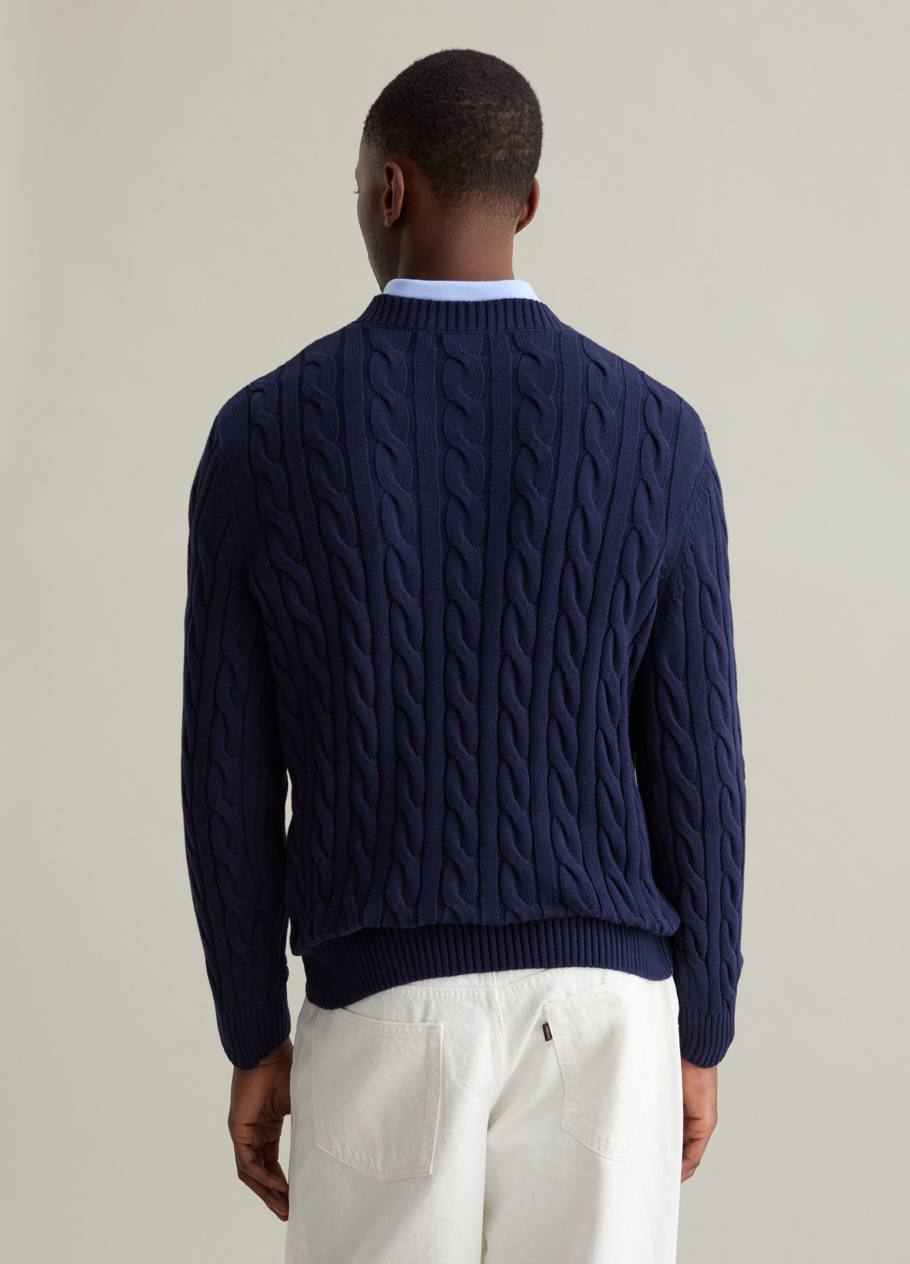 Pullover con lavorazione a treccia