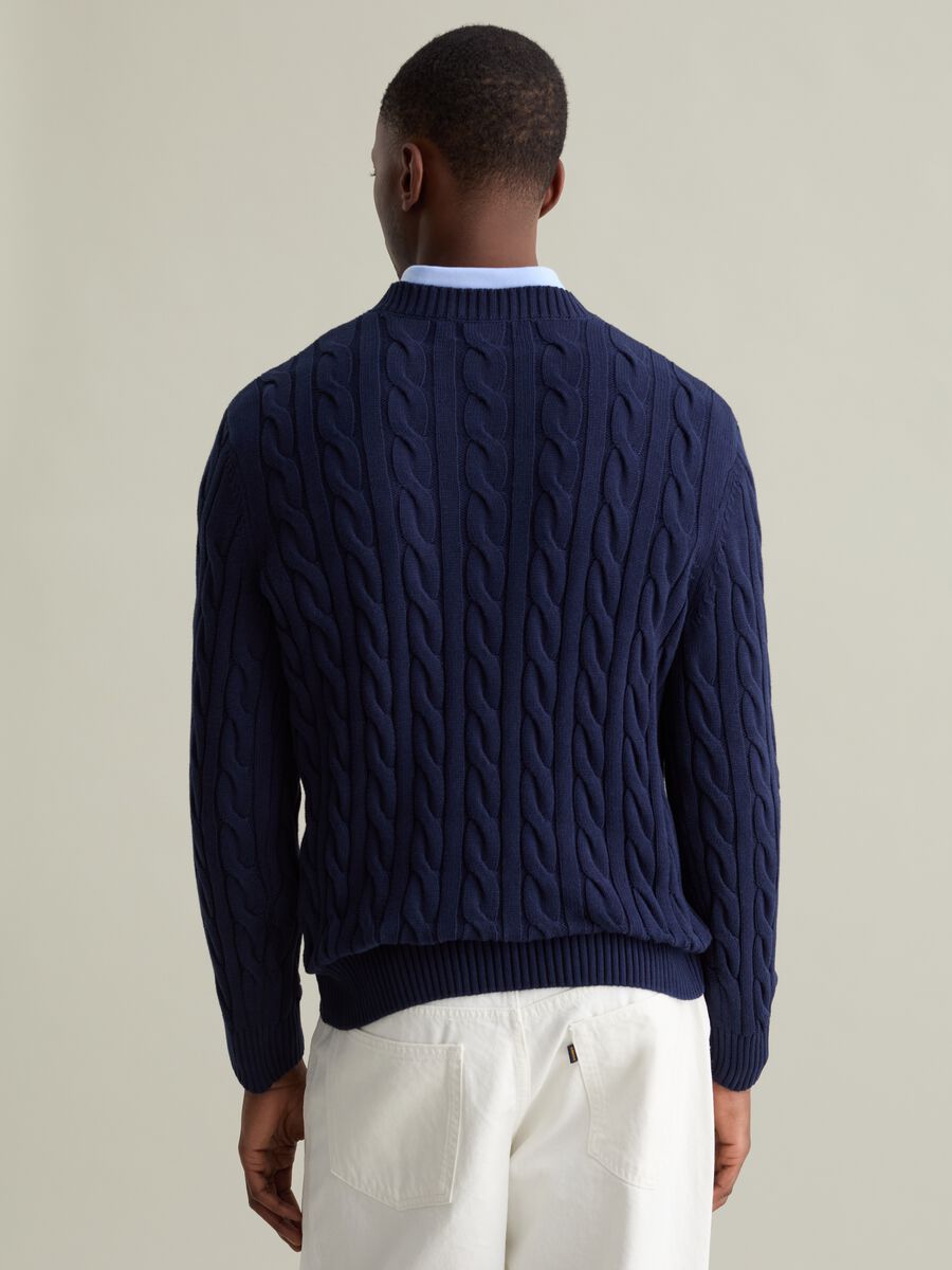 Pullover with cable-knit design_3