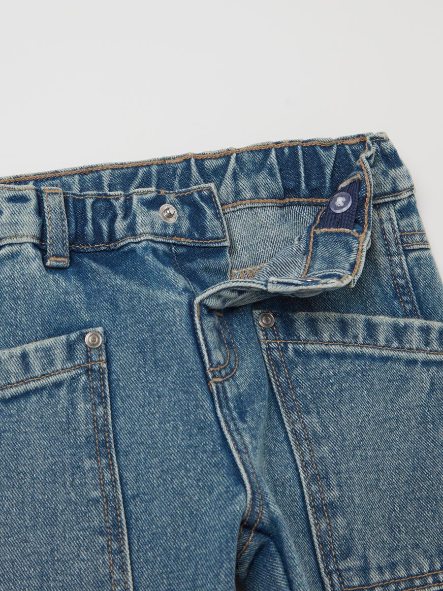 Jeans in cotone con abrasioni_2