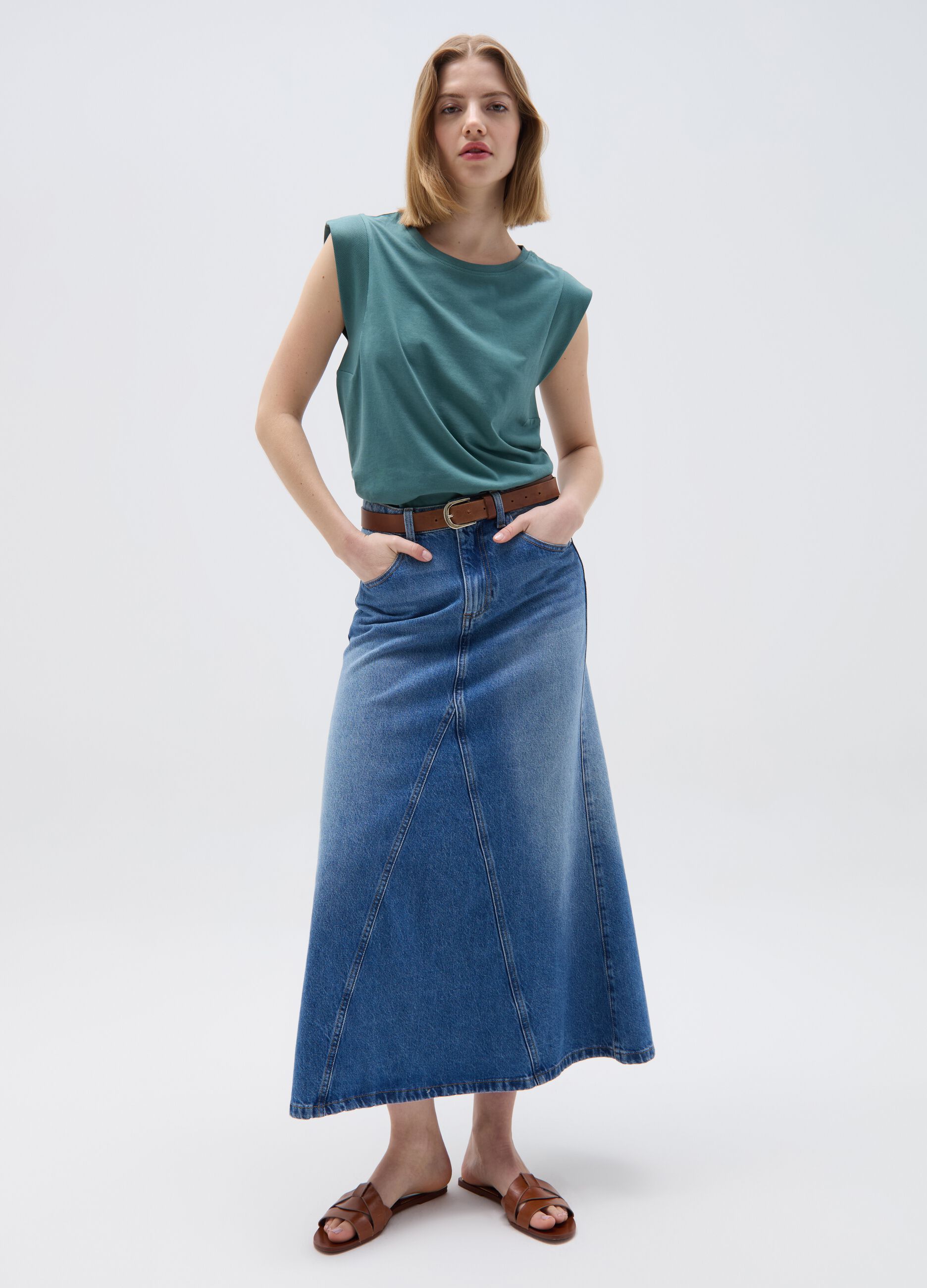 Relaxed-fit sleeveless T-shirt