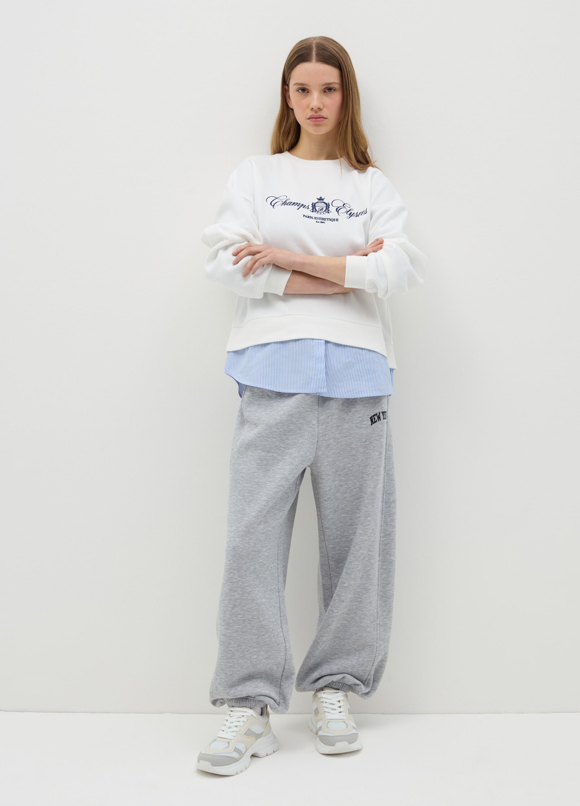 Felpa bianca con ricamo "Champs Elysees"