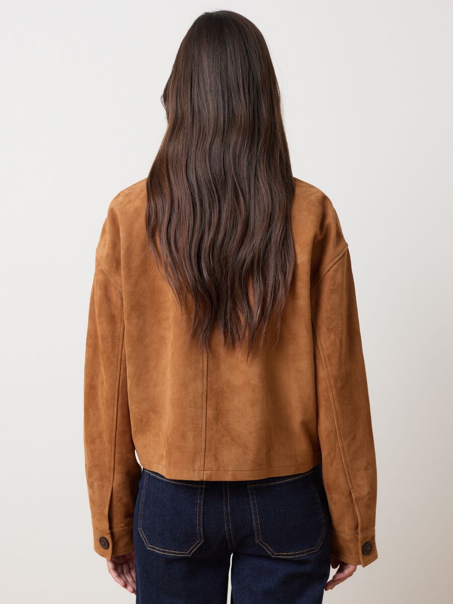 Genuine leather jacket with buttons and large pockets_3