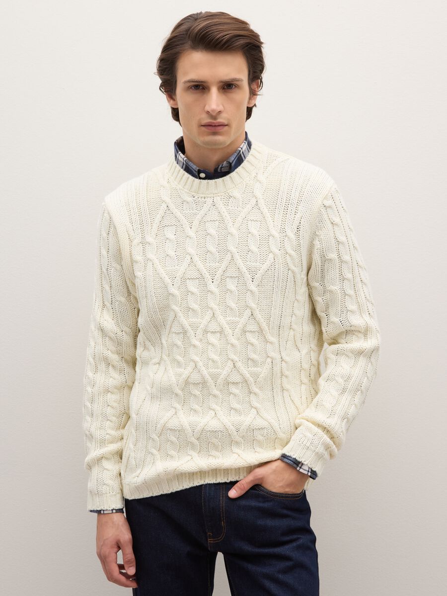White regular fit jumper with cable pattern_0