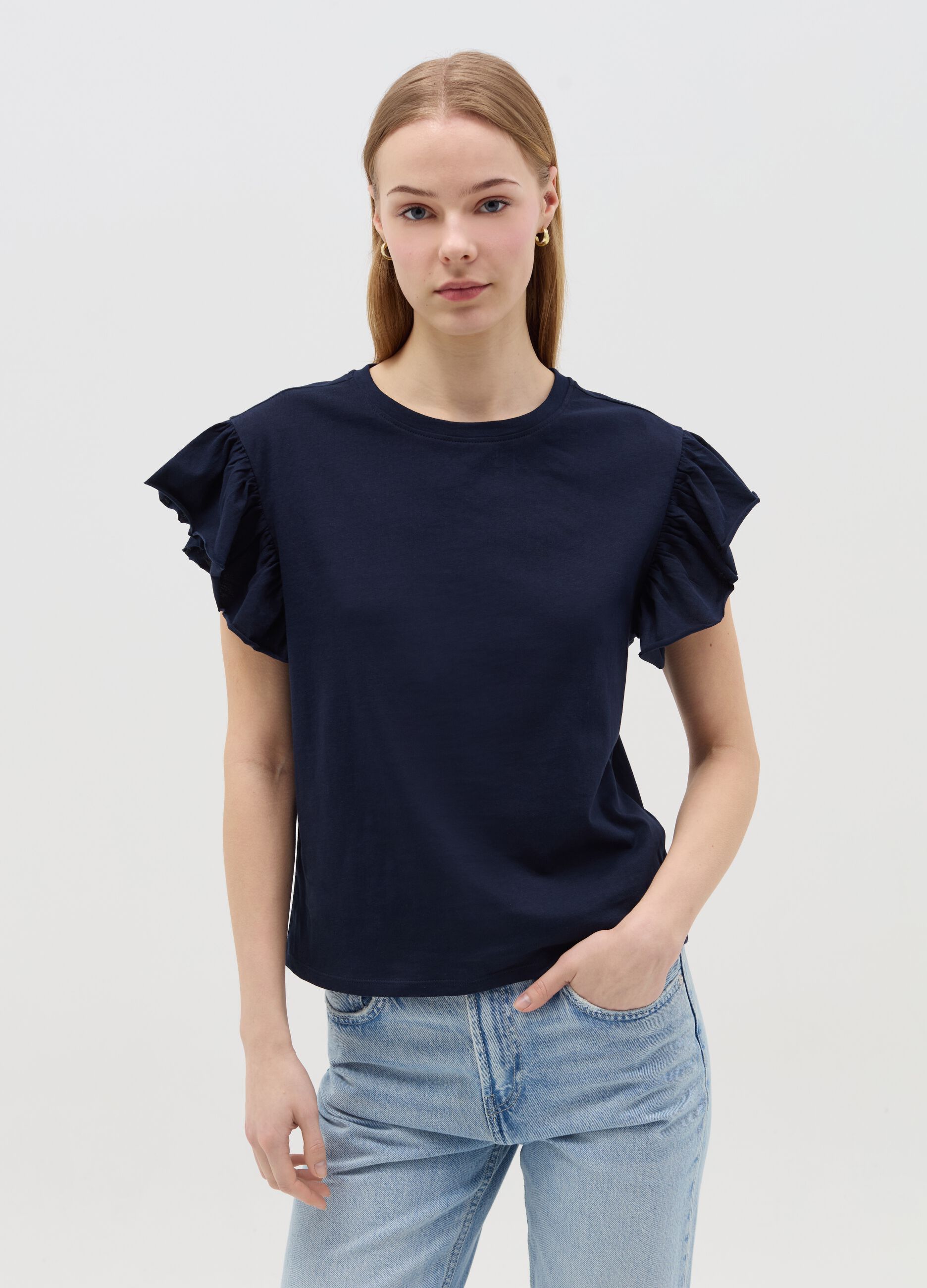 Blue short-sleeved T-shirt with flounce