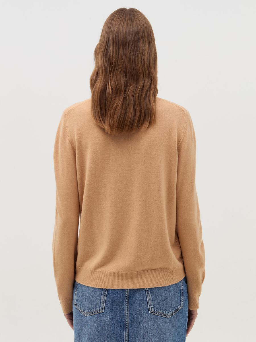 Long-sleeved top with mock neck_2