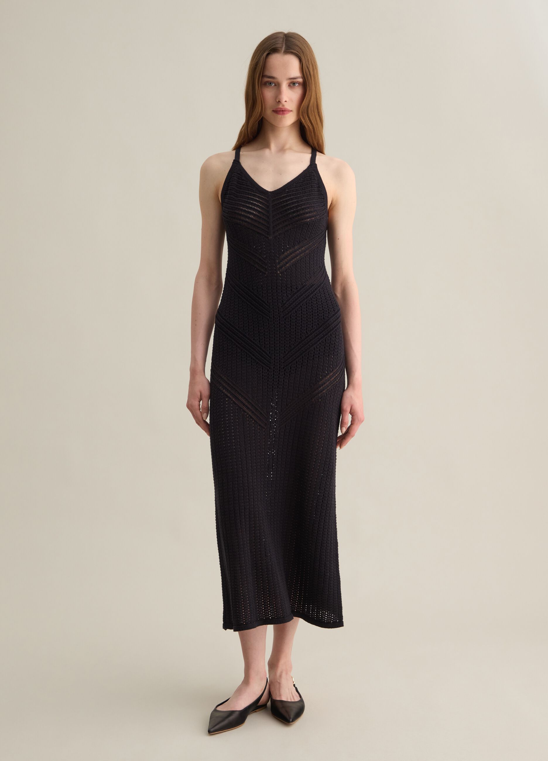 Abito lungo da donna in puro cotone nero slim fit con scollo