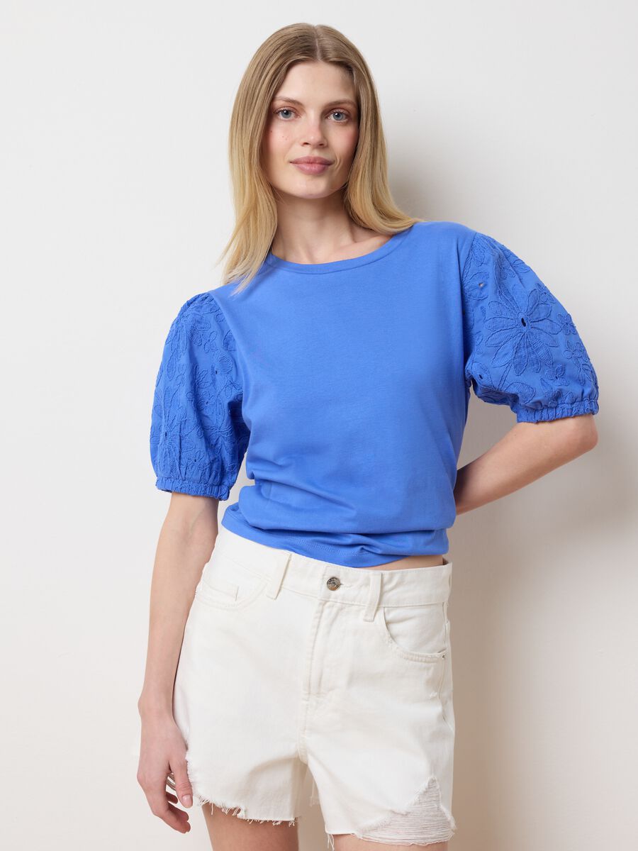 Short Sleeve Blue T-shirt with Embroidered Details_1