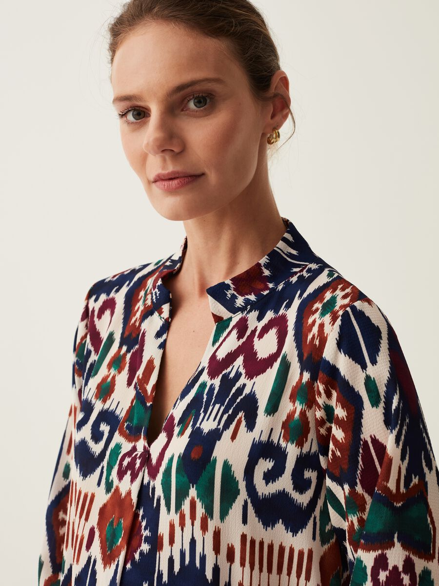 Blusa in crêpe con stampa ikat_0