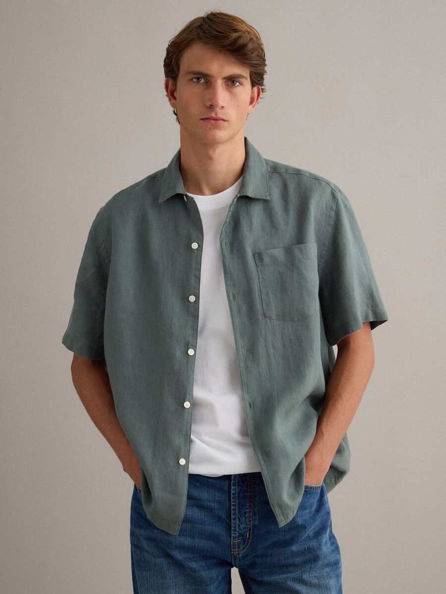 Camicia verde con collo bowling in puro lino regular fit_0