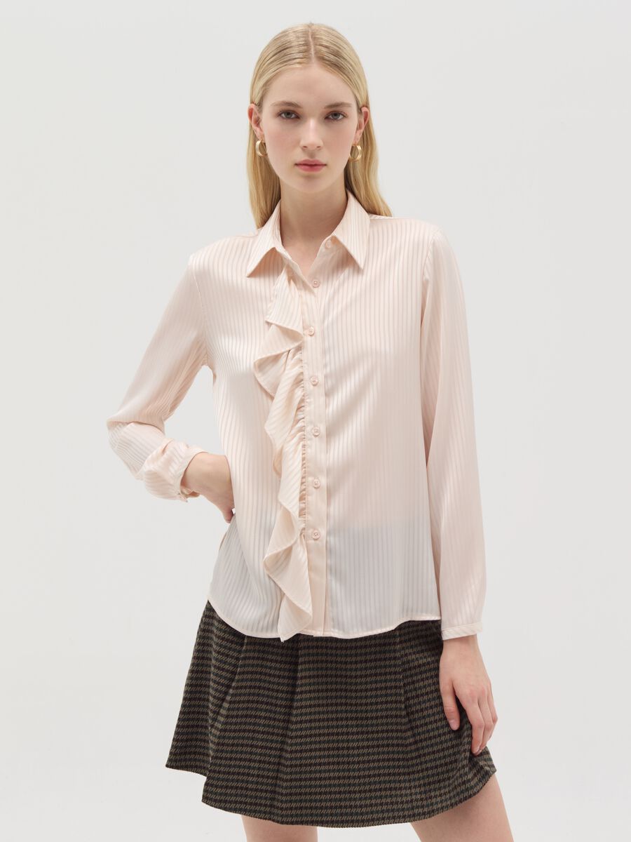 Camicia in satin a righe con volant_0