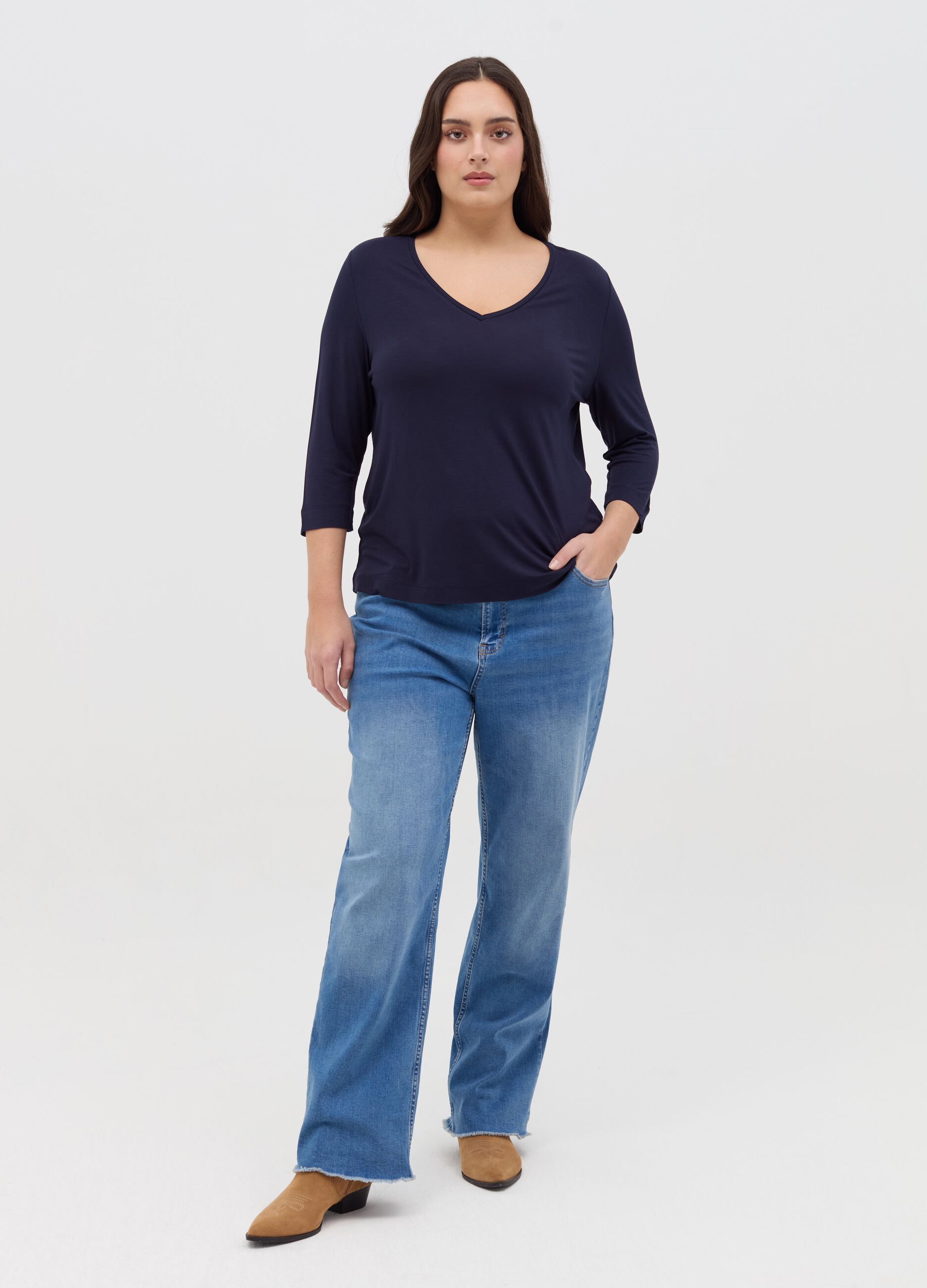 T-shirt con scollo a V Curvy