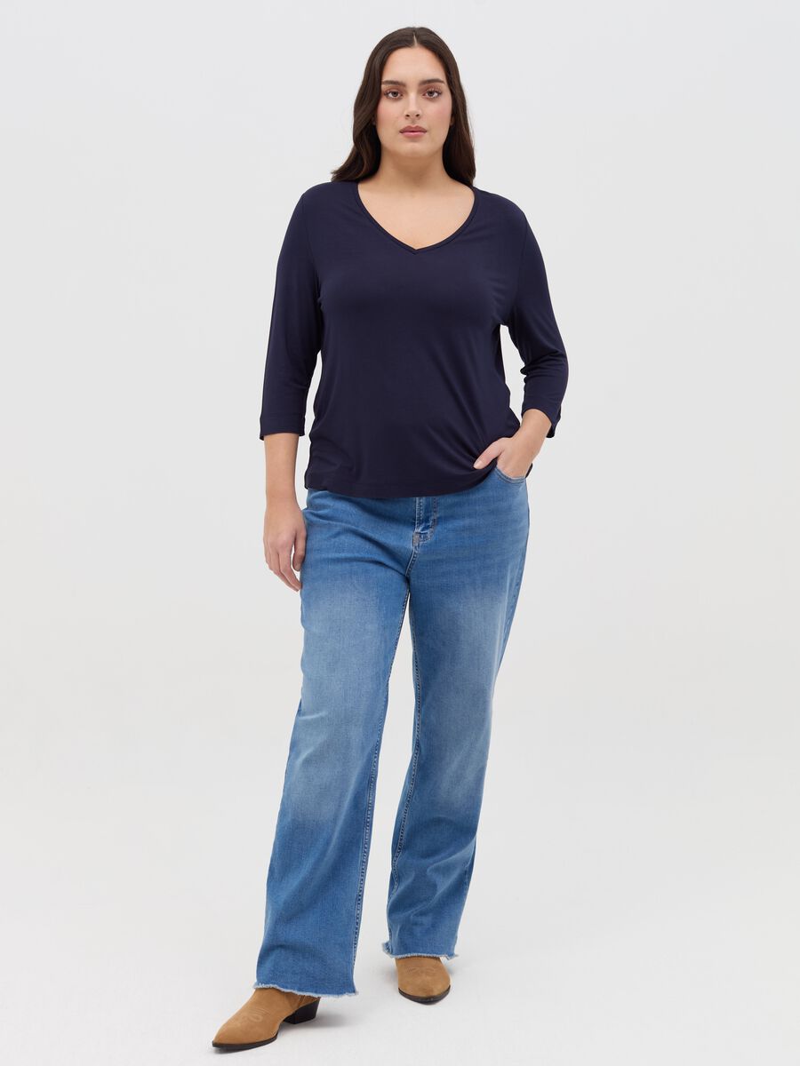 Curvy V-neck T-shirt_1