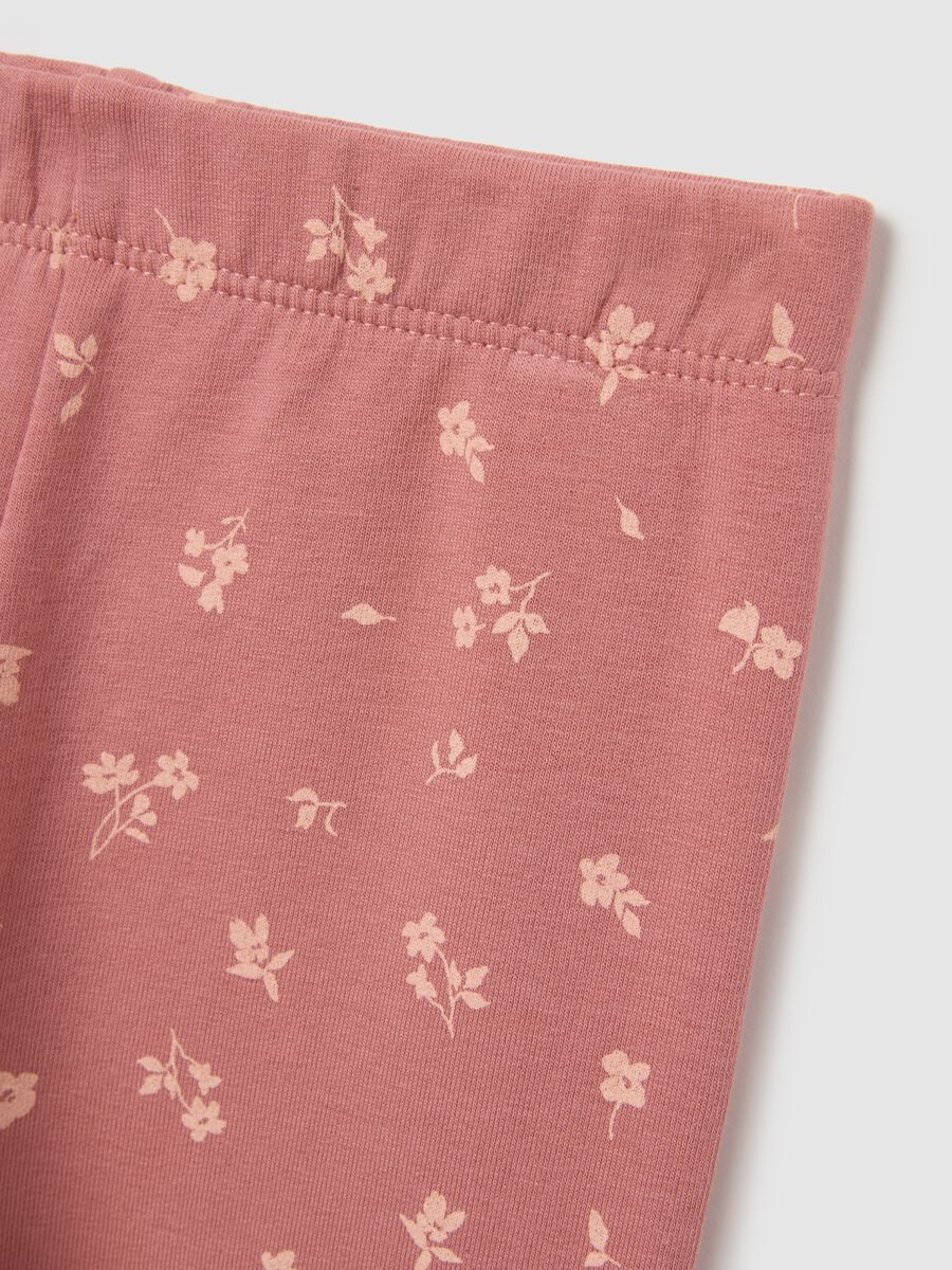 Leggings skinny da bambina in cotone rosa con stampe floreali_2