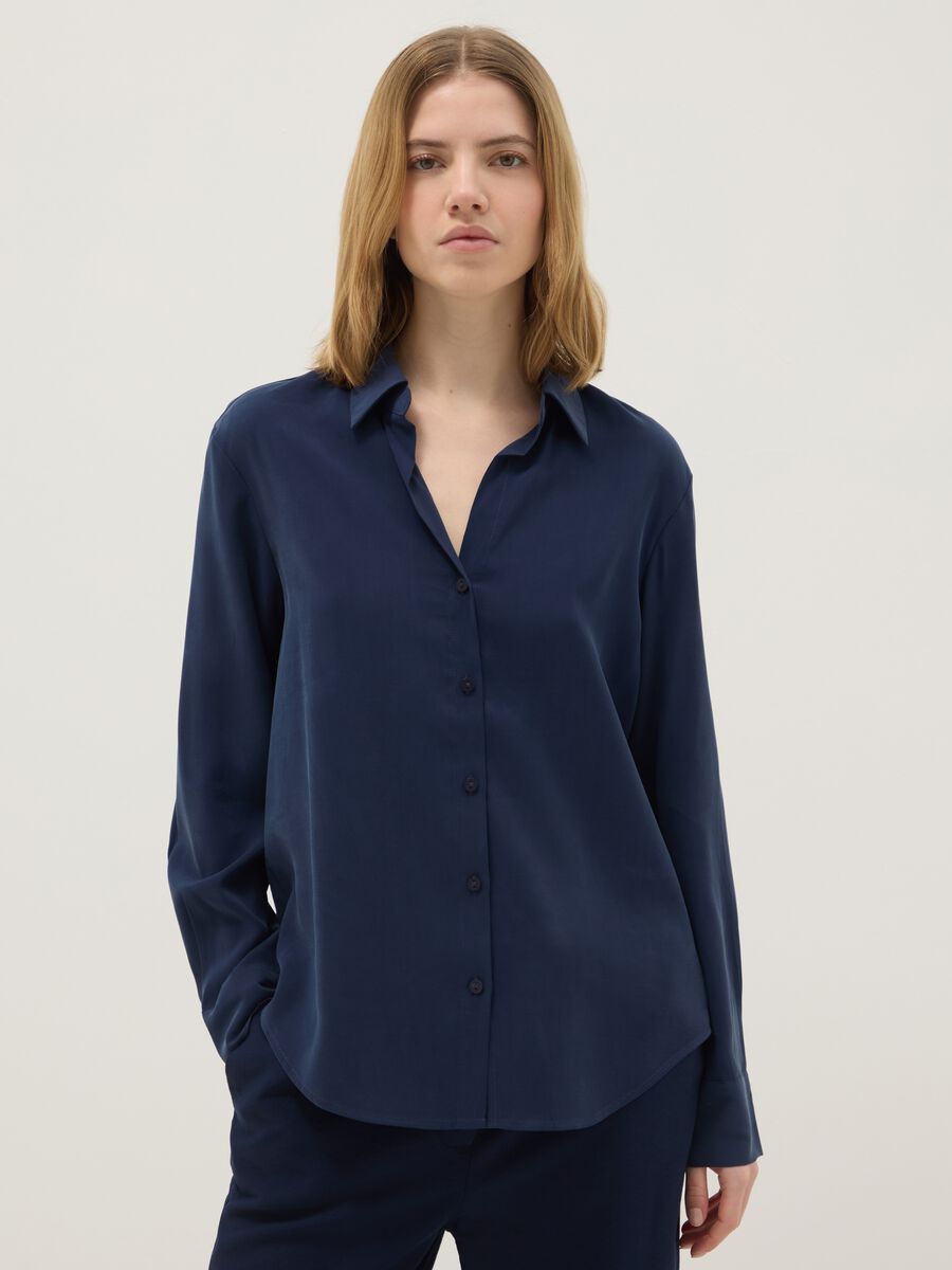 Camicia a maniche lunghe in misto viscosa blu regular fit_0