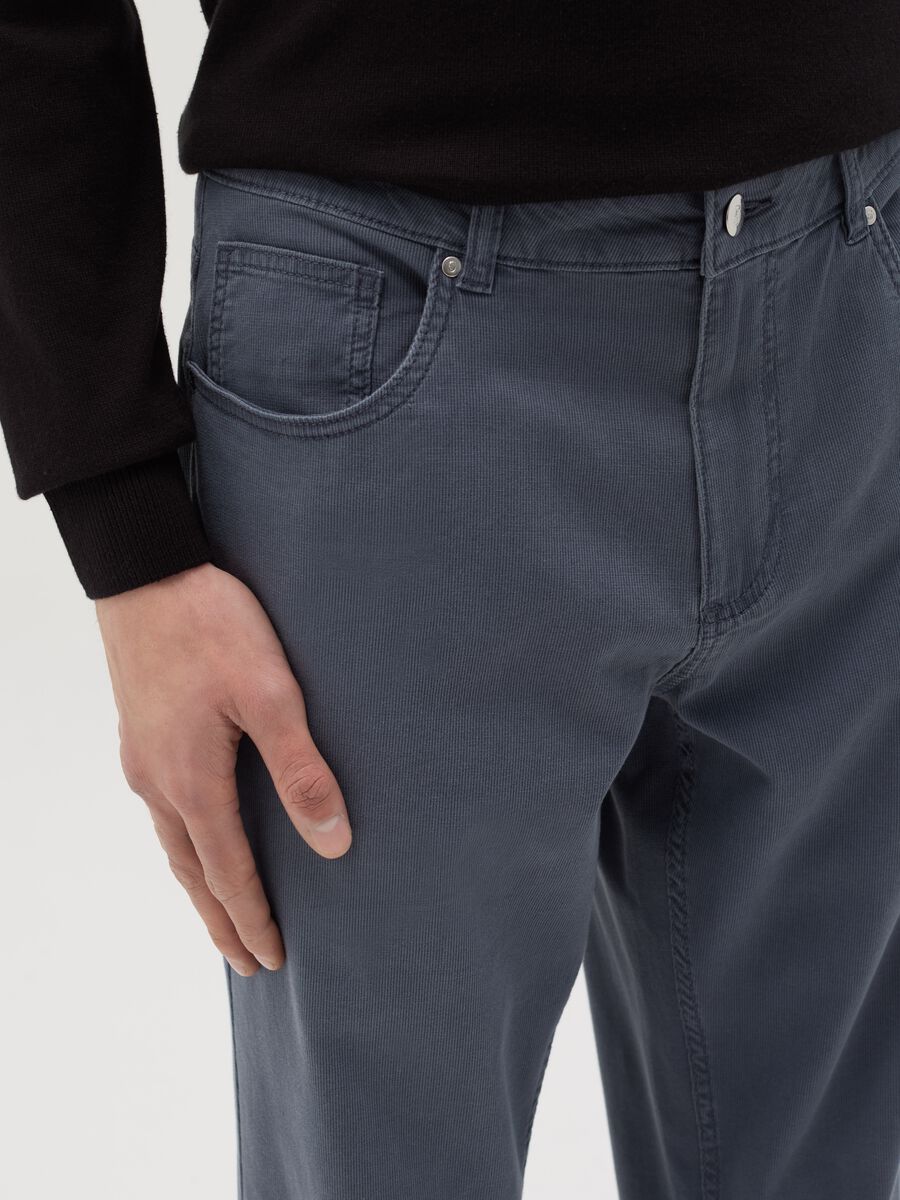 Slim-fit trousers with five pockets_2