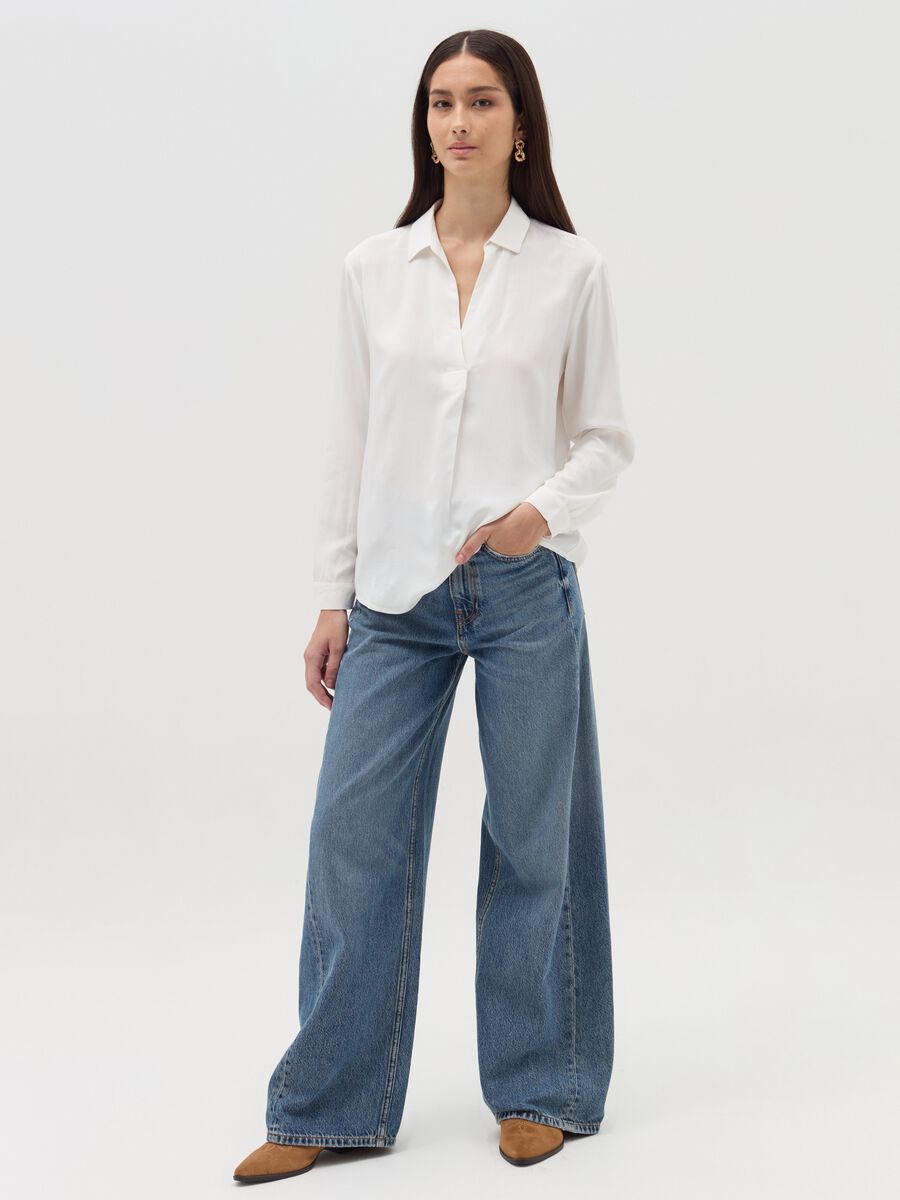 Blusa con scollo a polo maniche lunghe_1