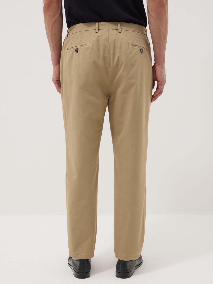 Pantaloni chino beige in puro cotone carrot fit_2