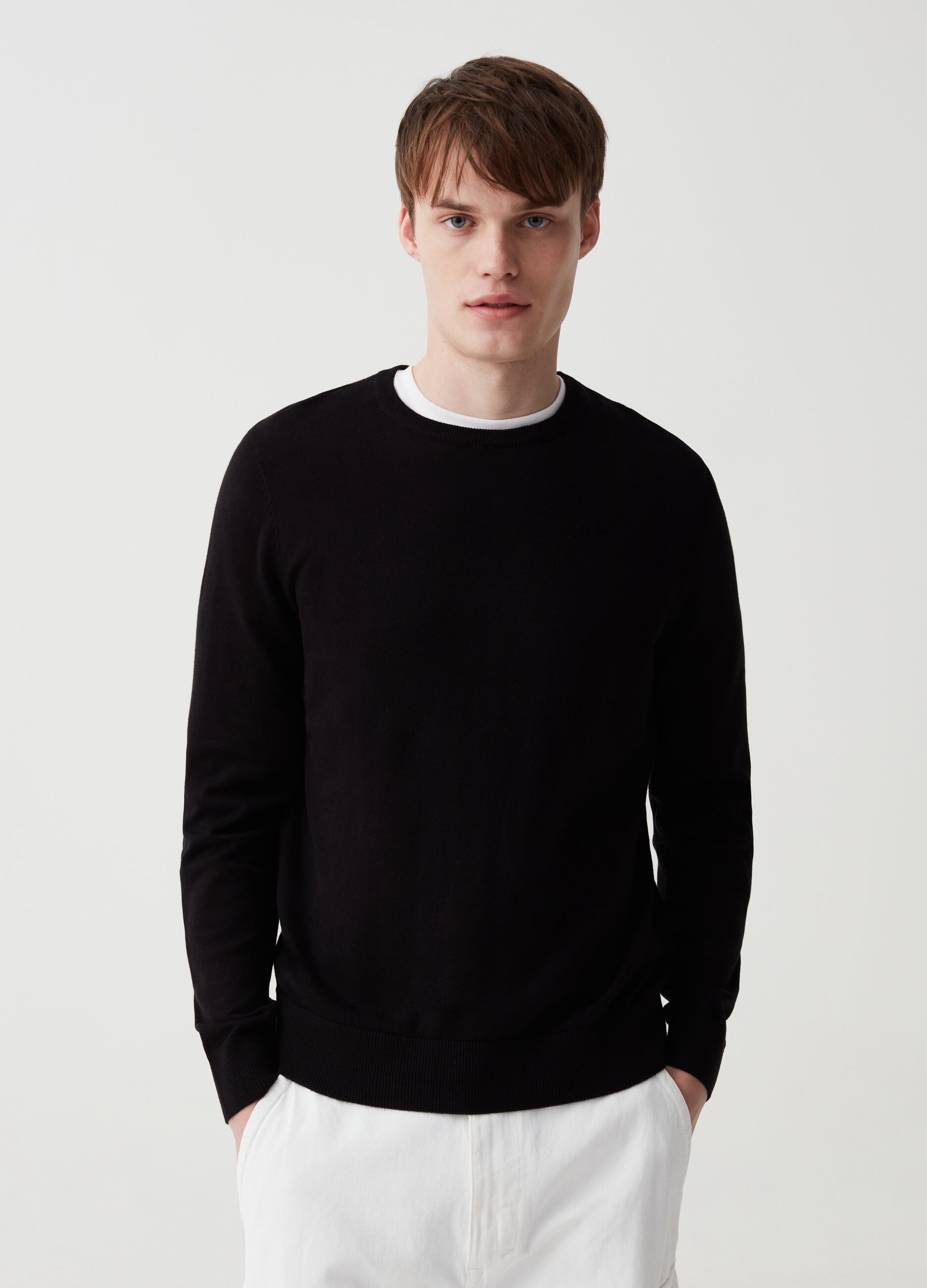 Round neck pullover