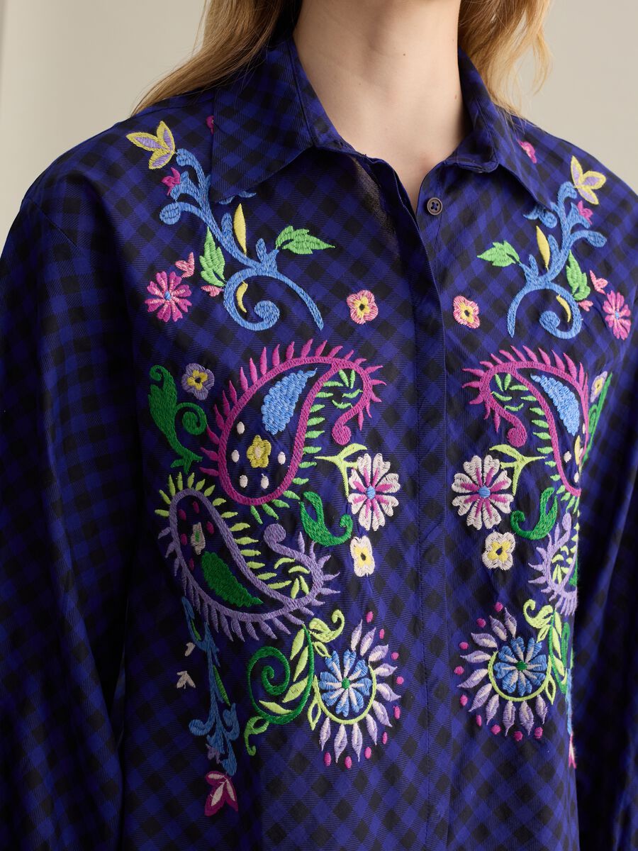 Check shirt with paisley embroidery_2