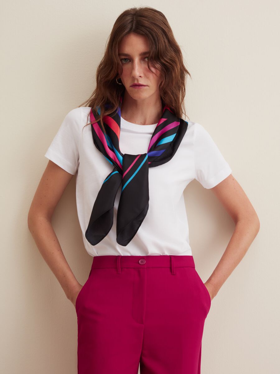 T-shirt in cotone con scollo rotondo_0