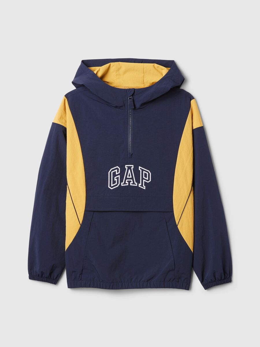 Giubbotto mezza zip con cappuccio e logo_3