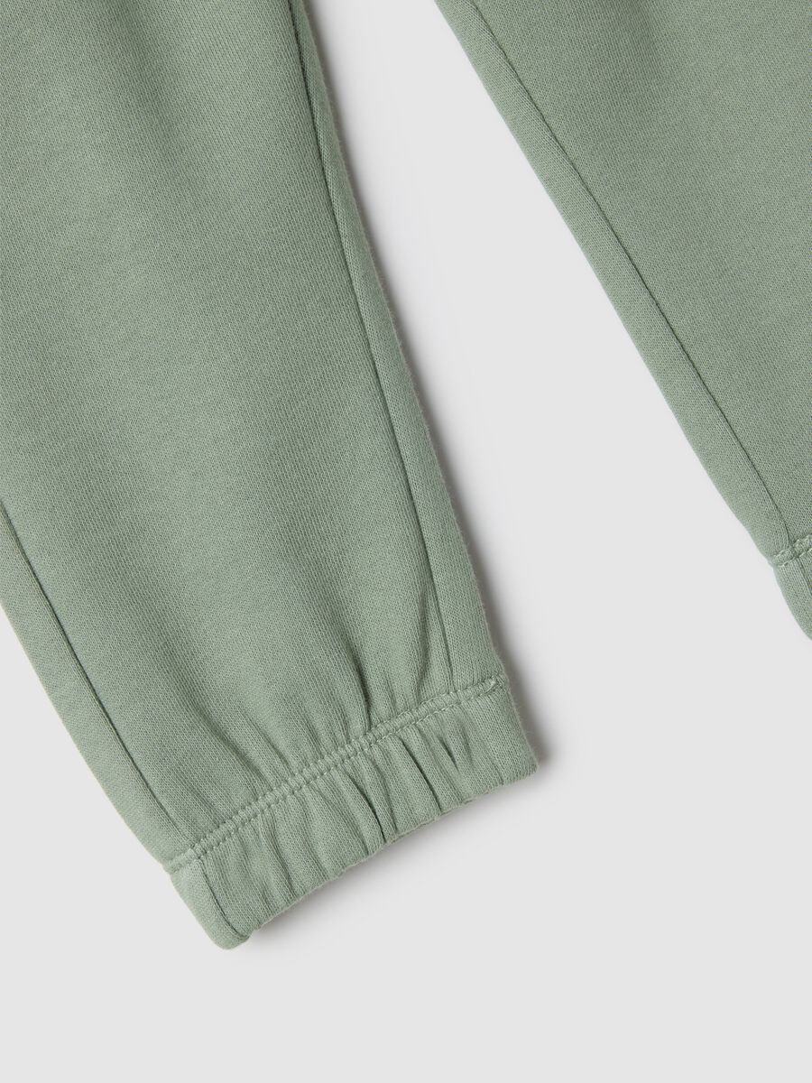 Kids' regular fit green jogger trousers in pure cotton_3