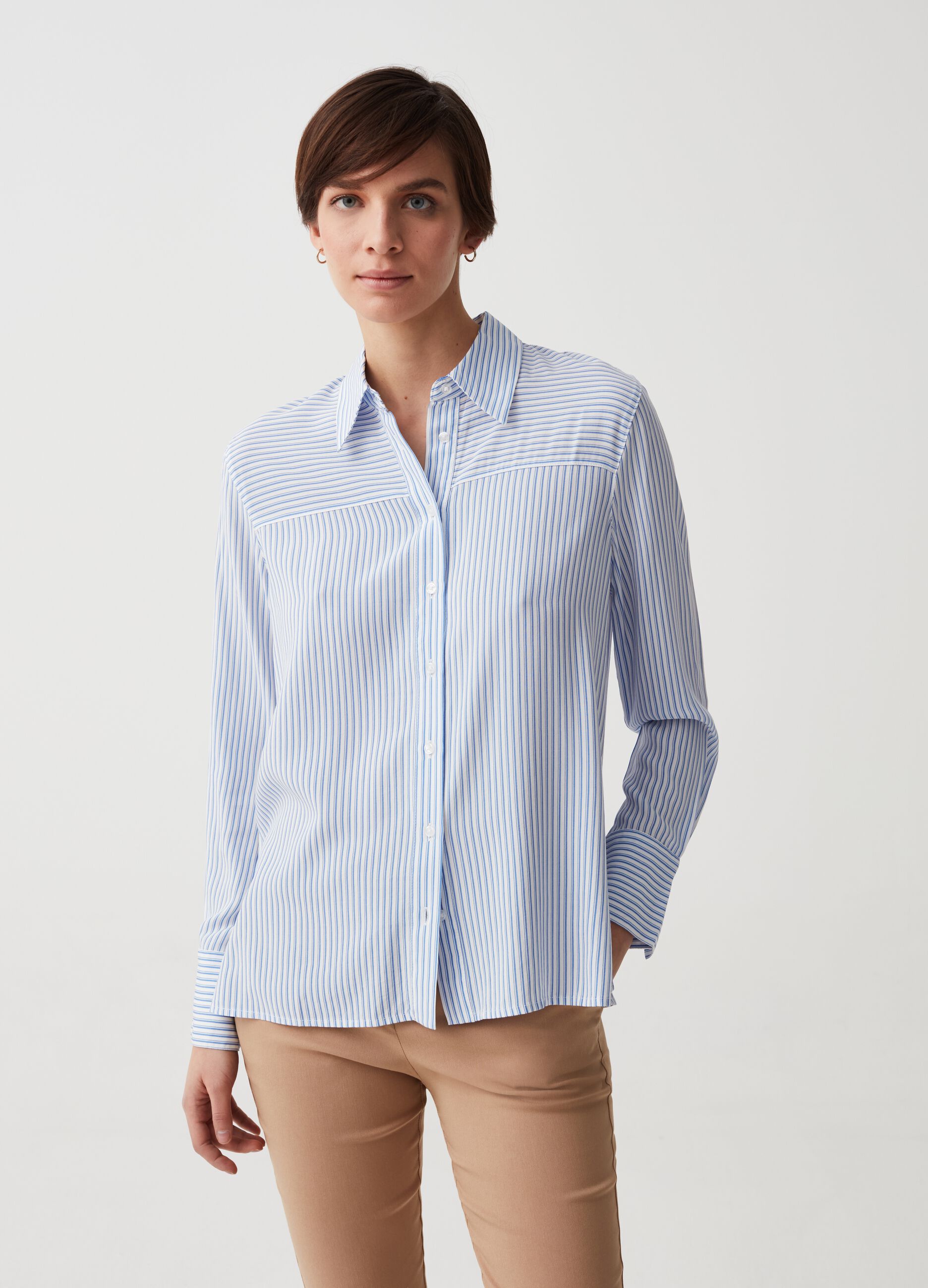 Camicia in viscosa con spacchi