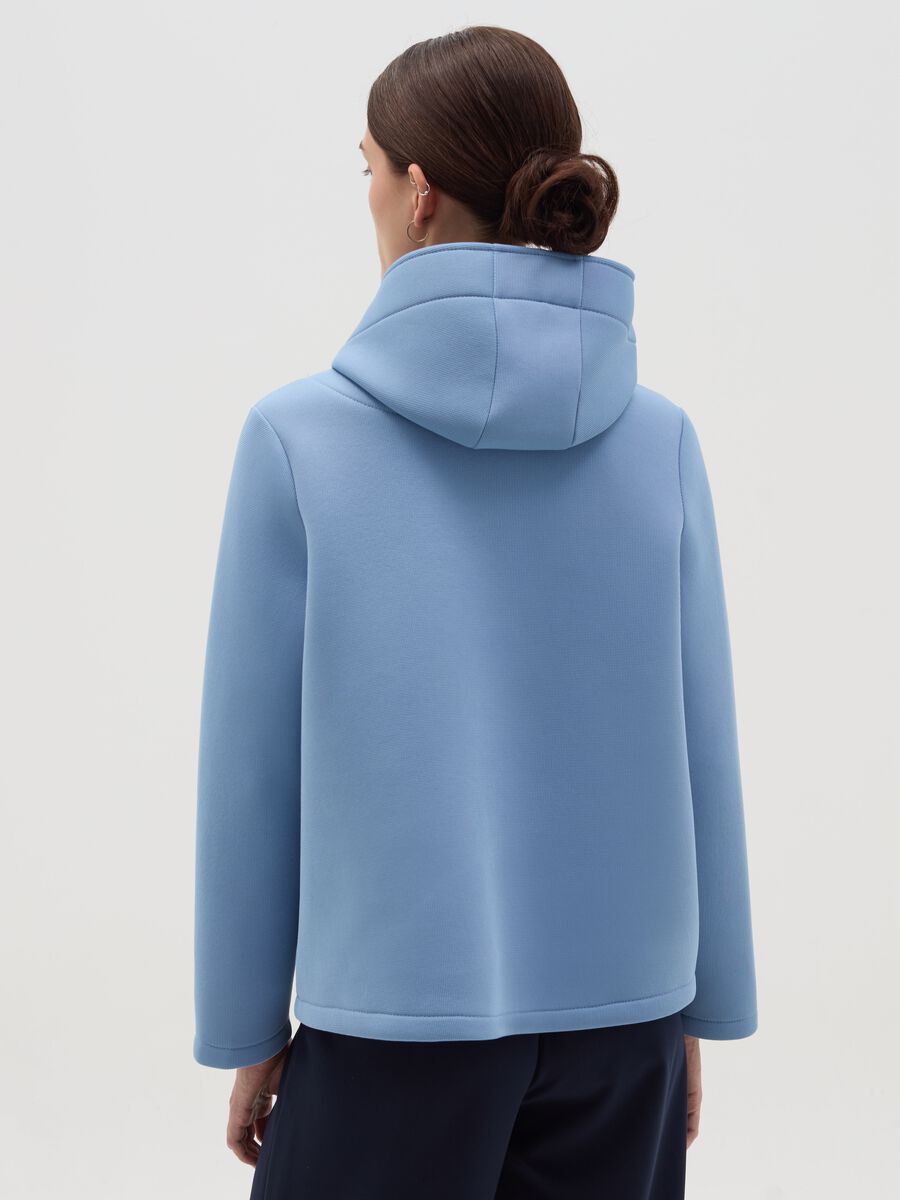 Short jacket with hood and buttons_3