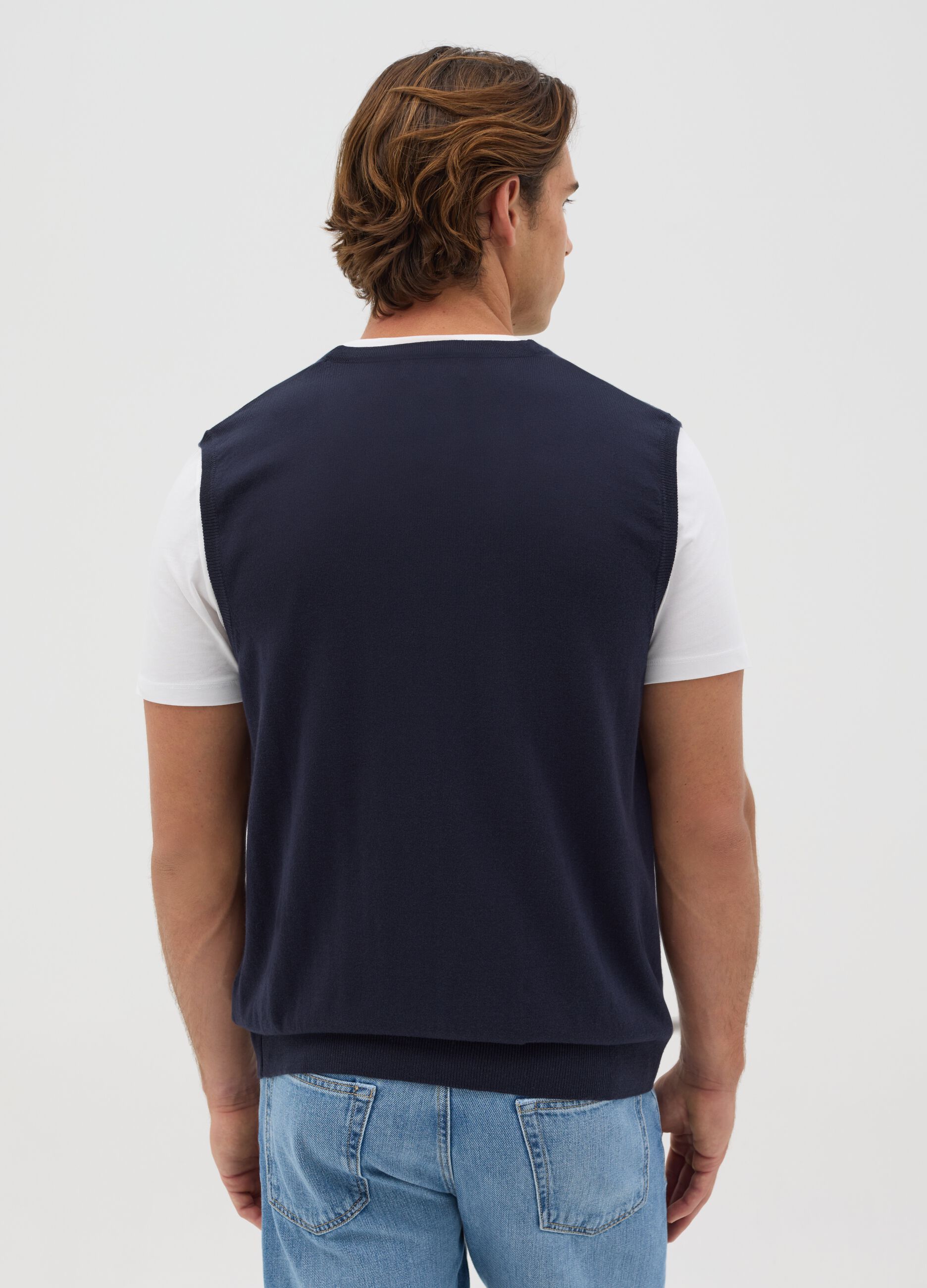 Gilet with V neck and buttons