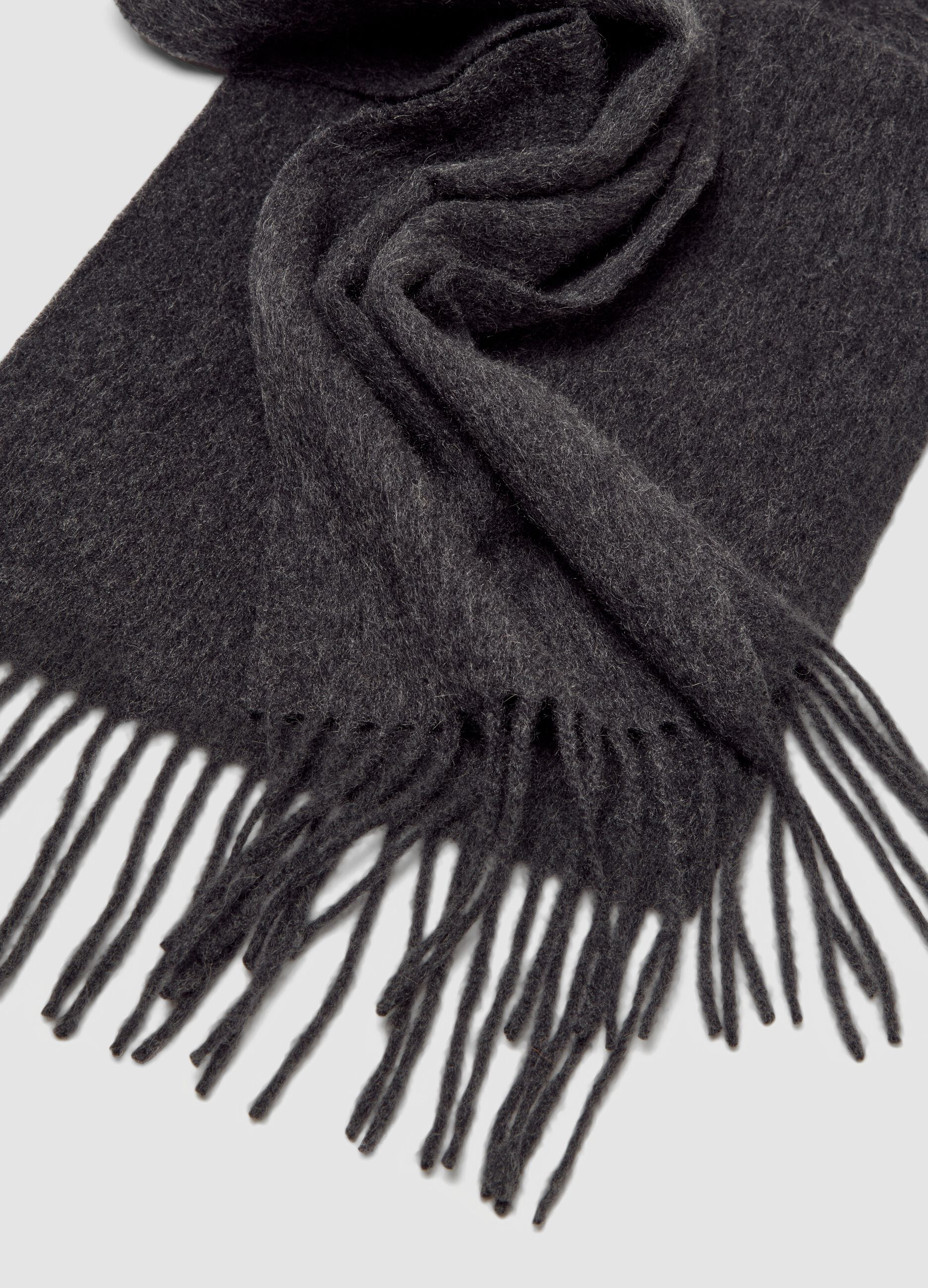 Sciarpa grigia melange con frange in puro cashmere