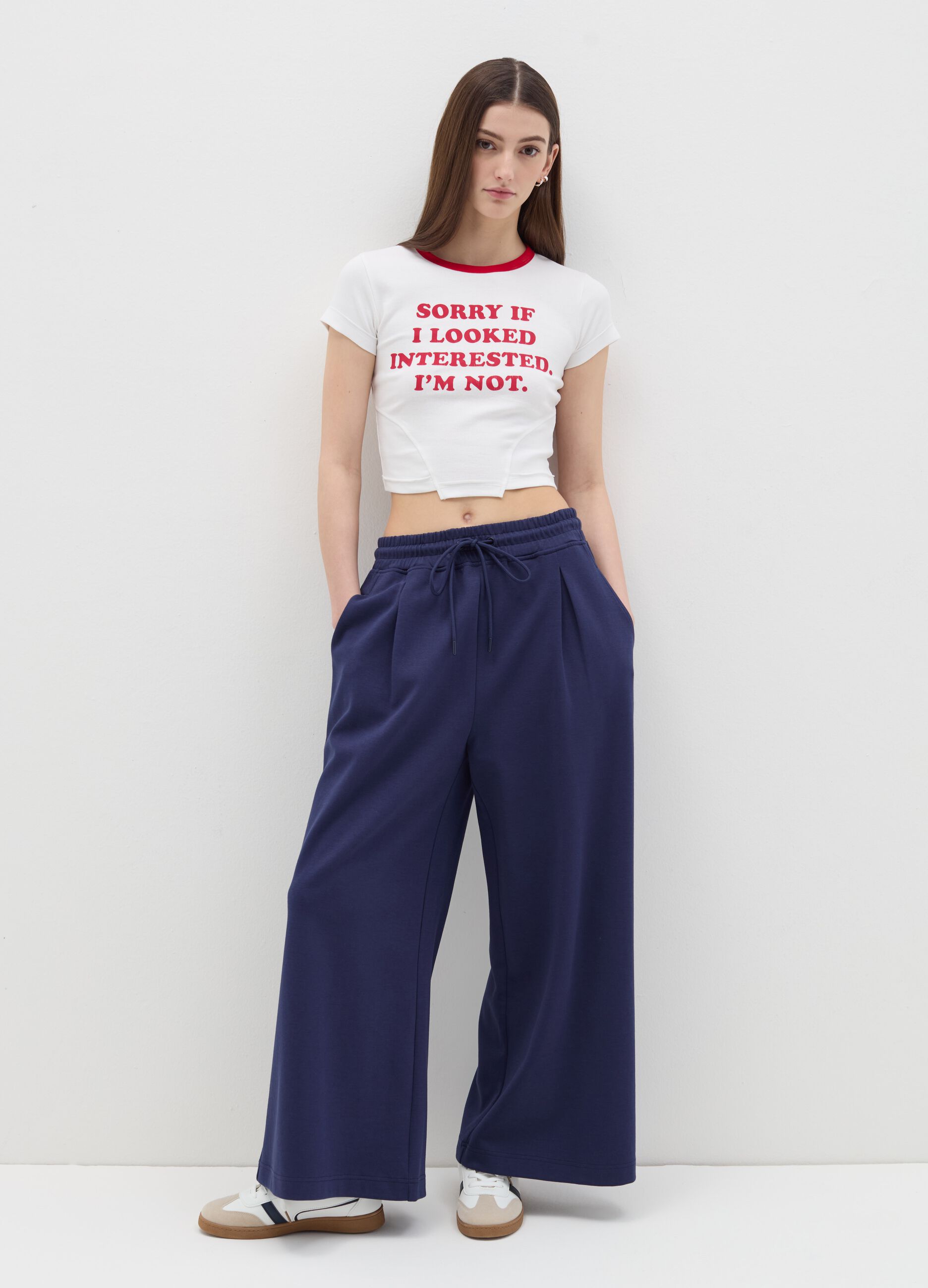 Wide-leg joggers with detail at the waist