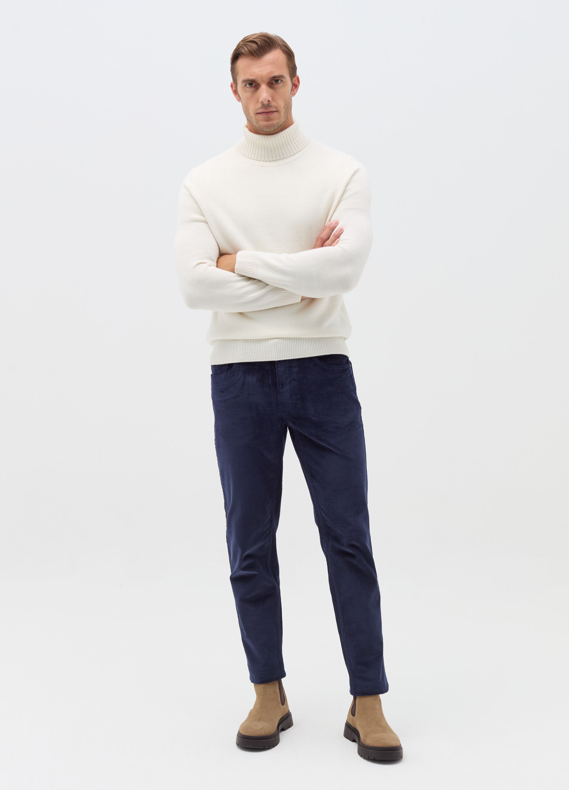 Trousers with five pockets in corduroy