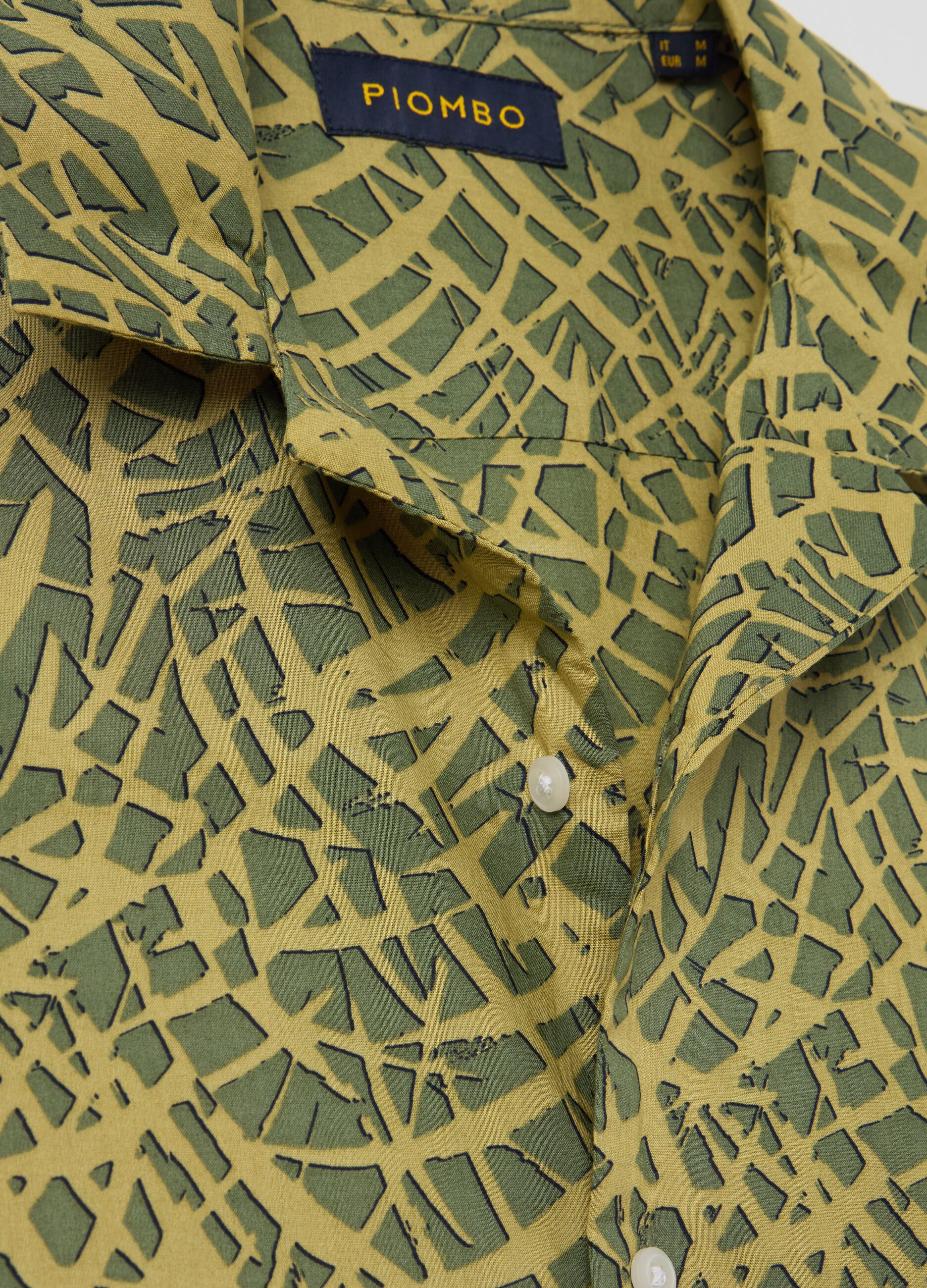 Short-sleeved shirt with geometric print