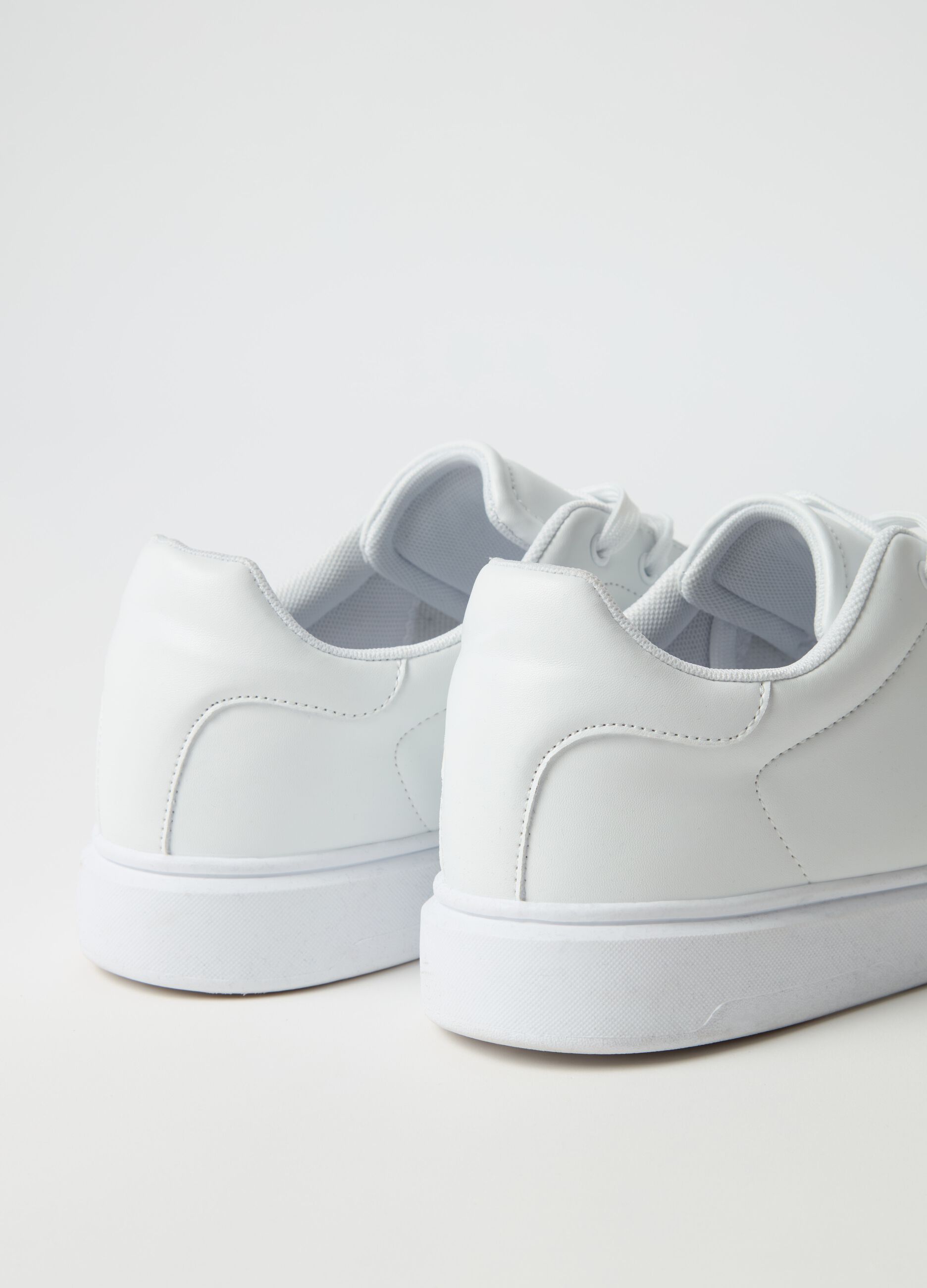Sneakers con lacci