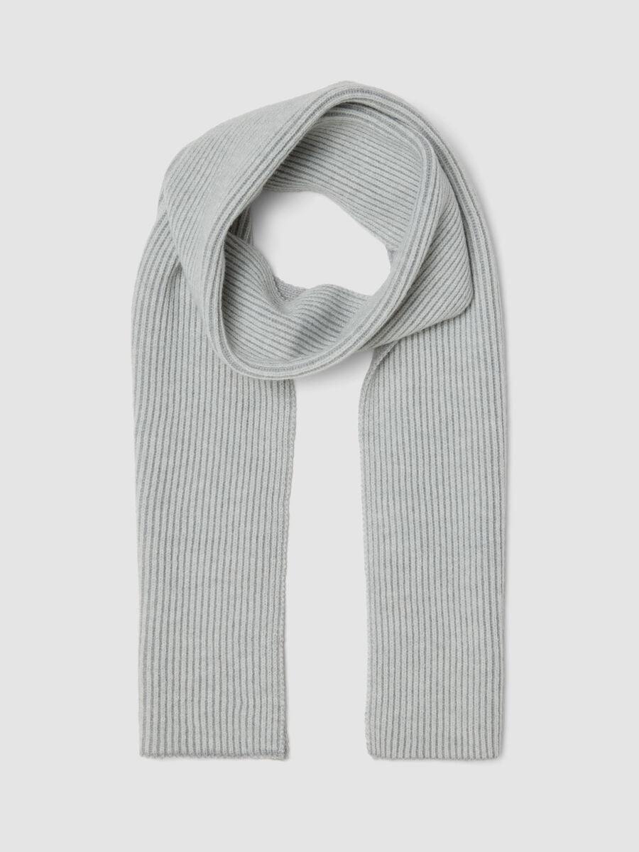 Light grey ribbed knitted scarf_0