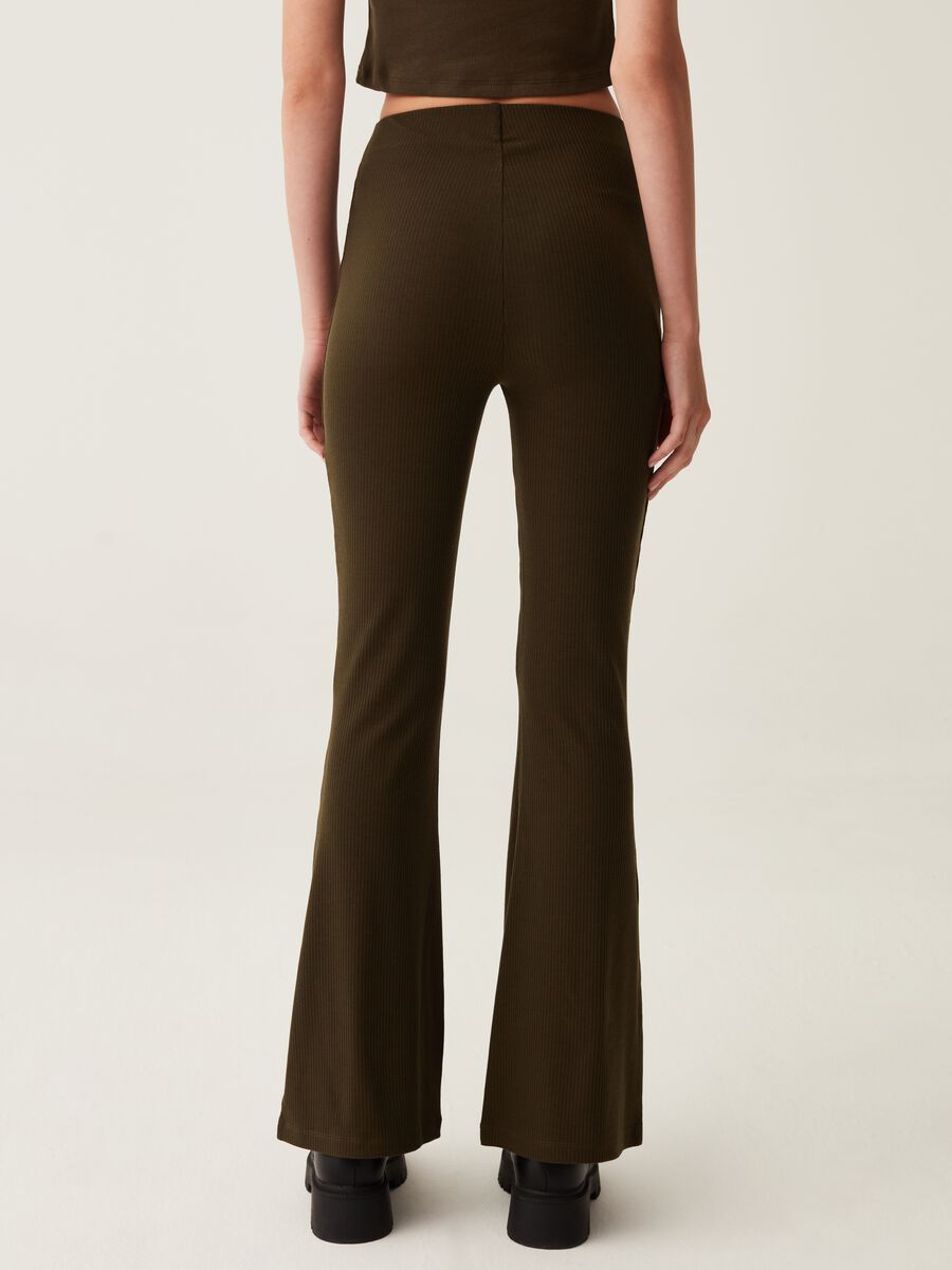 Pantalone flare fit a coste piatte_1