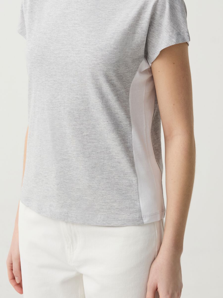Essential T-shirt with contrasting bands_0
