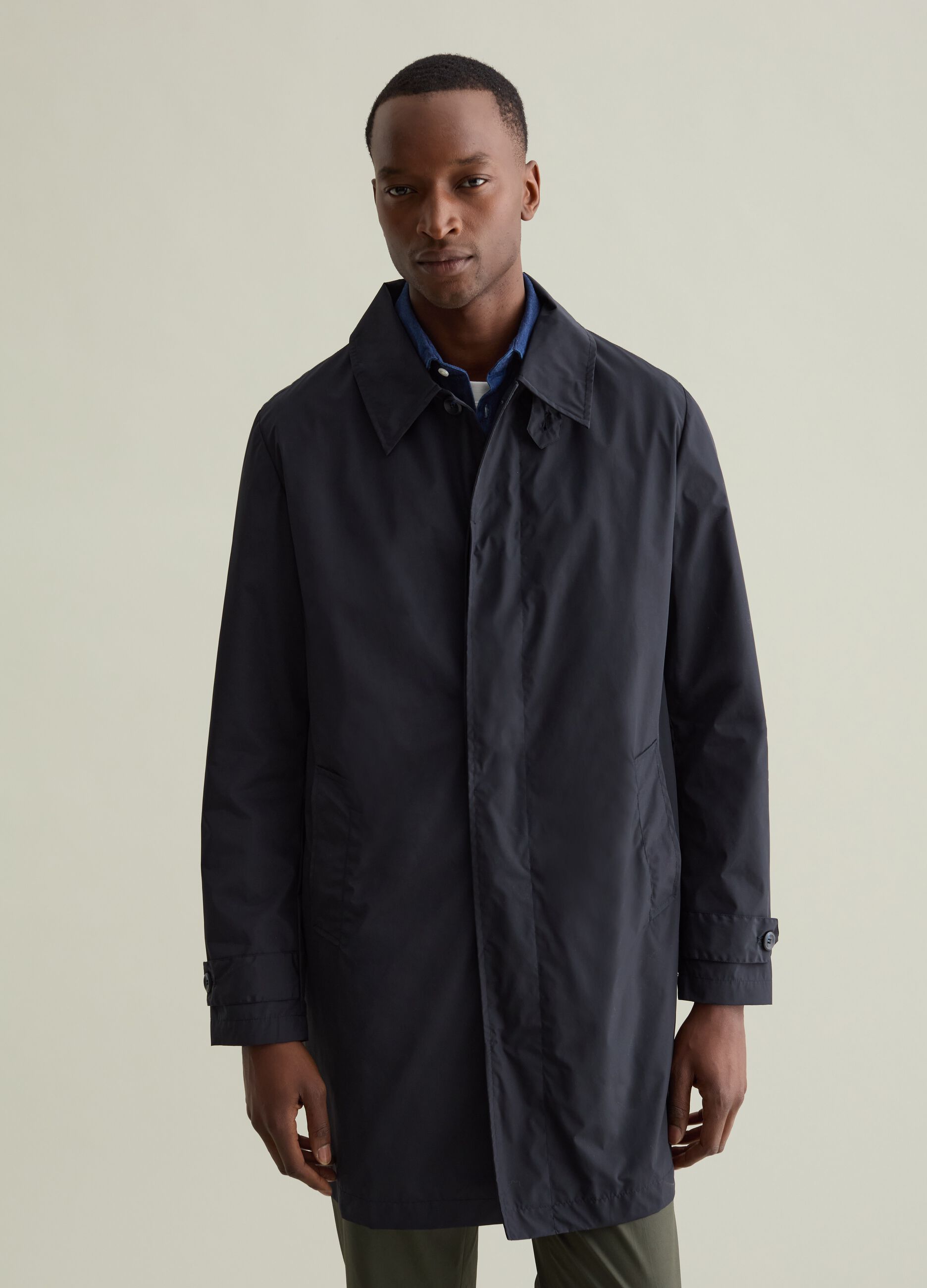Trench coat with collar