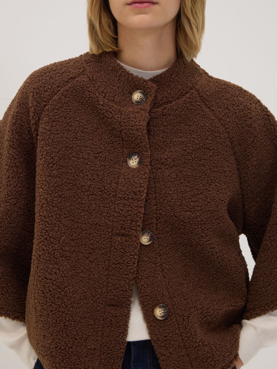 Cappotto marrone scuro regular fit con bottoni_2