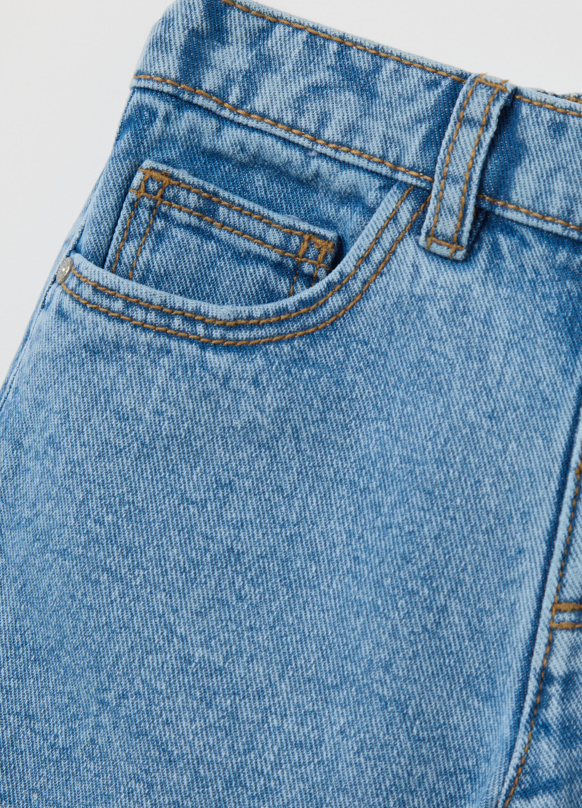 Denim shorts with five pockets