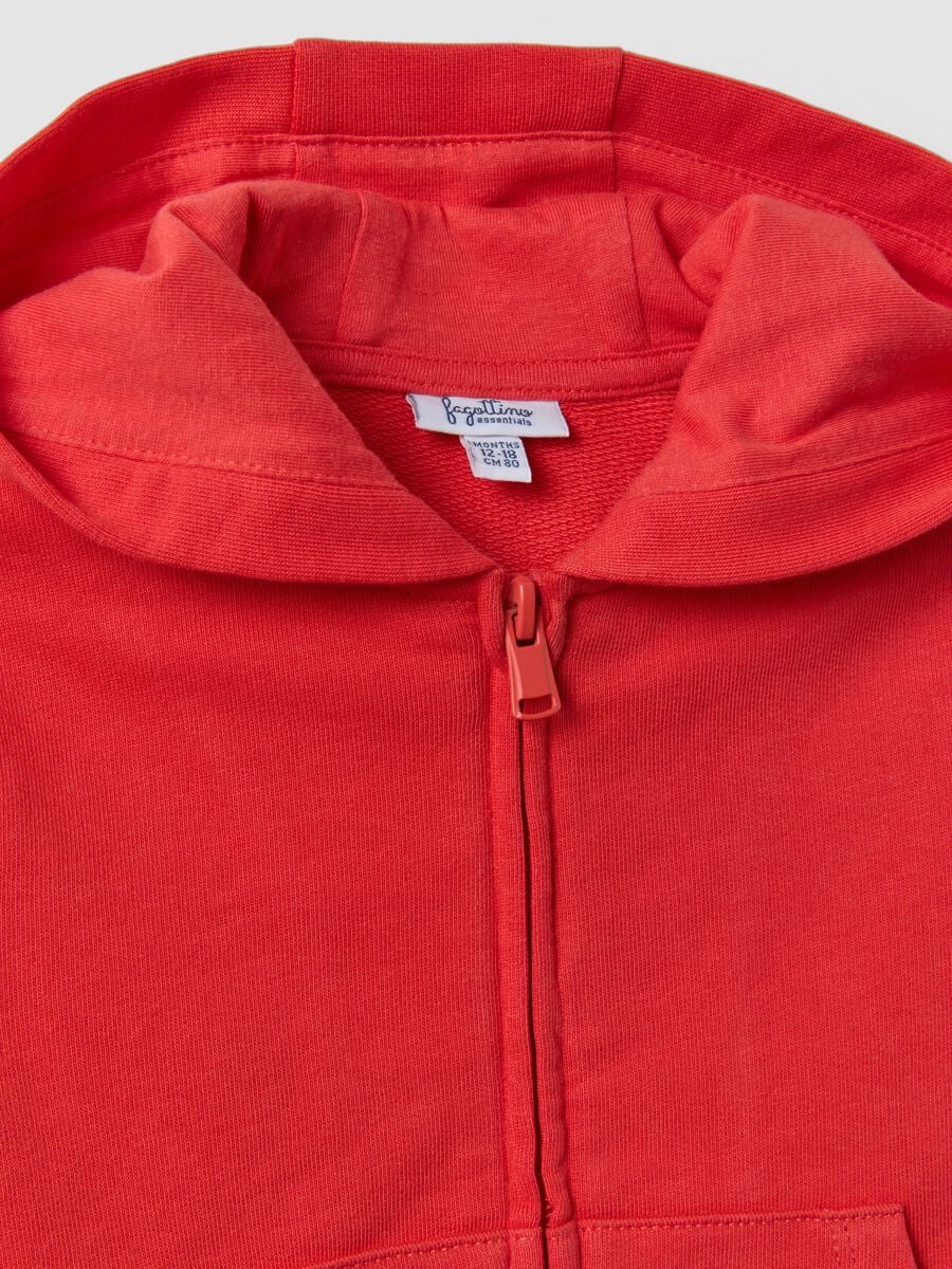 Red hooded sweatshirt in pure organic cotton, regular fit, for boys_2