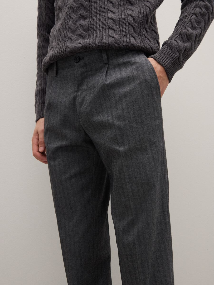 Pantaloni grigio scuro in misto cotone e viscosa slim fit_3