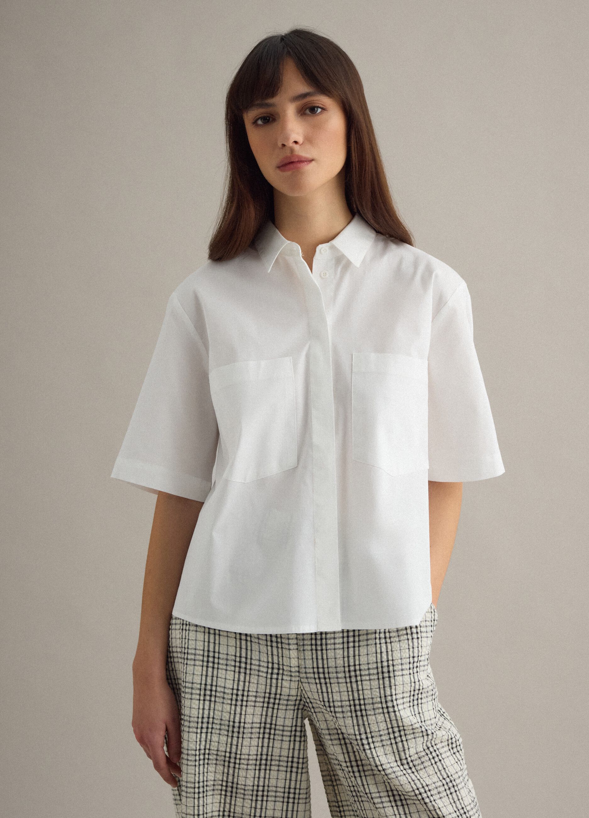White stretch cotton oversized fit shirt with small pockets