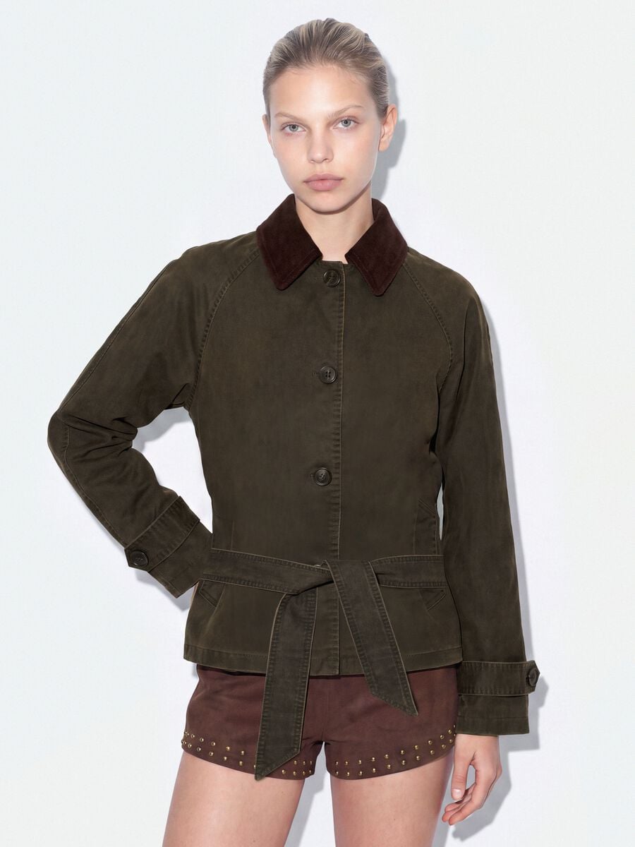Trench verde in misto cotone con colletto a contrasto regular fit_0